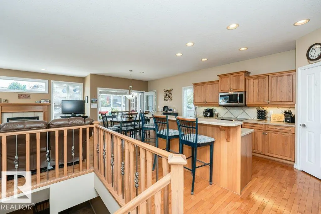 6 WOODS Court