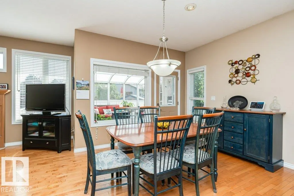 6 WOODS Court