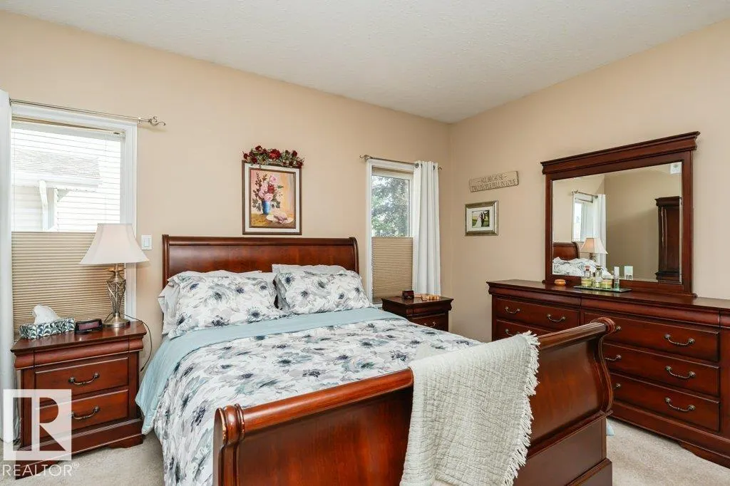 6 WOODS Court