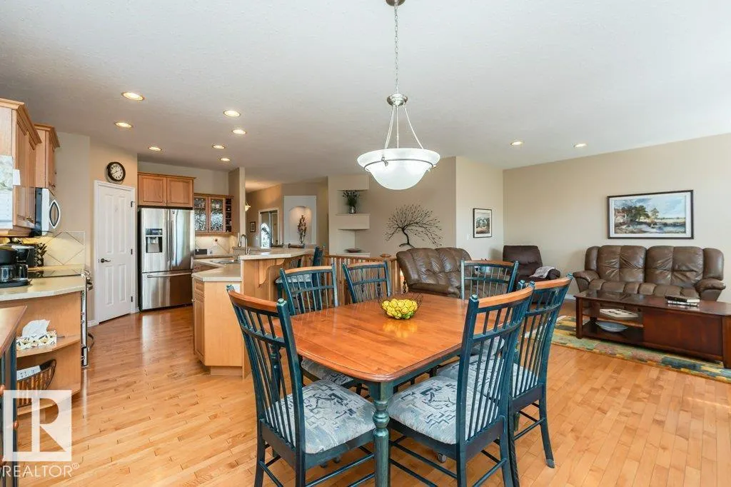 6 WOODS Court