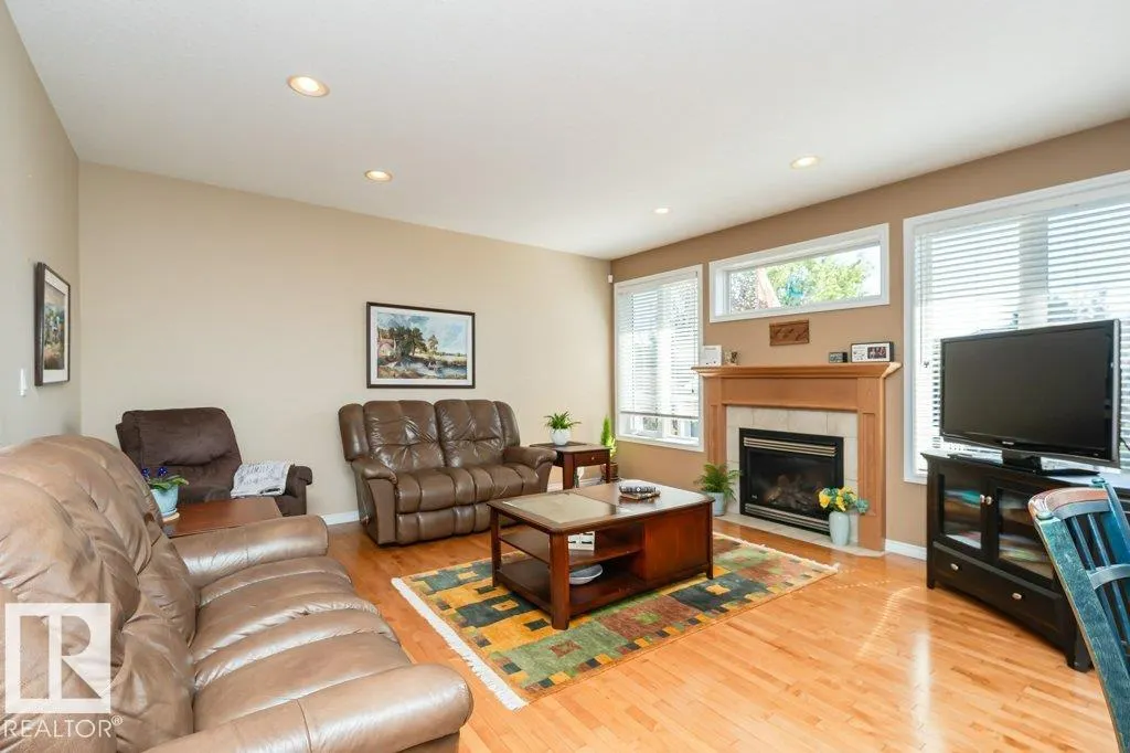 6 WOODS Court