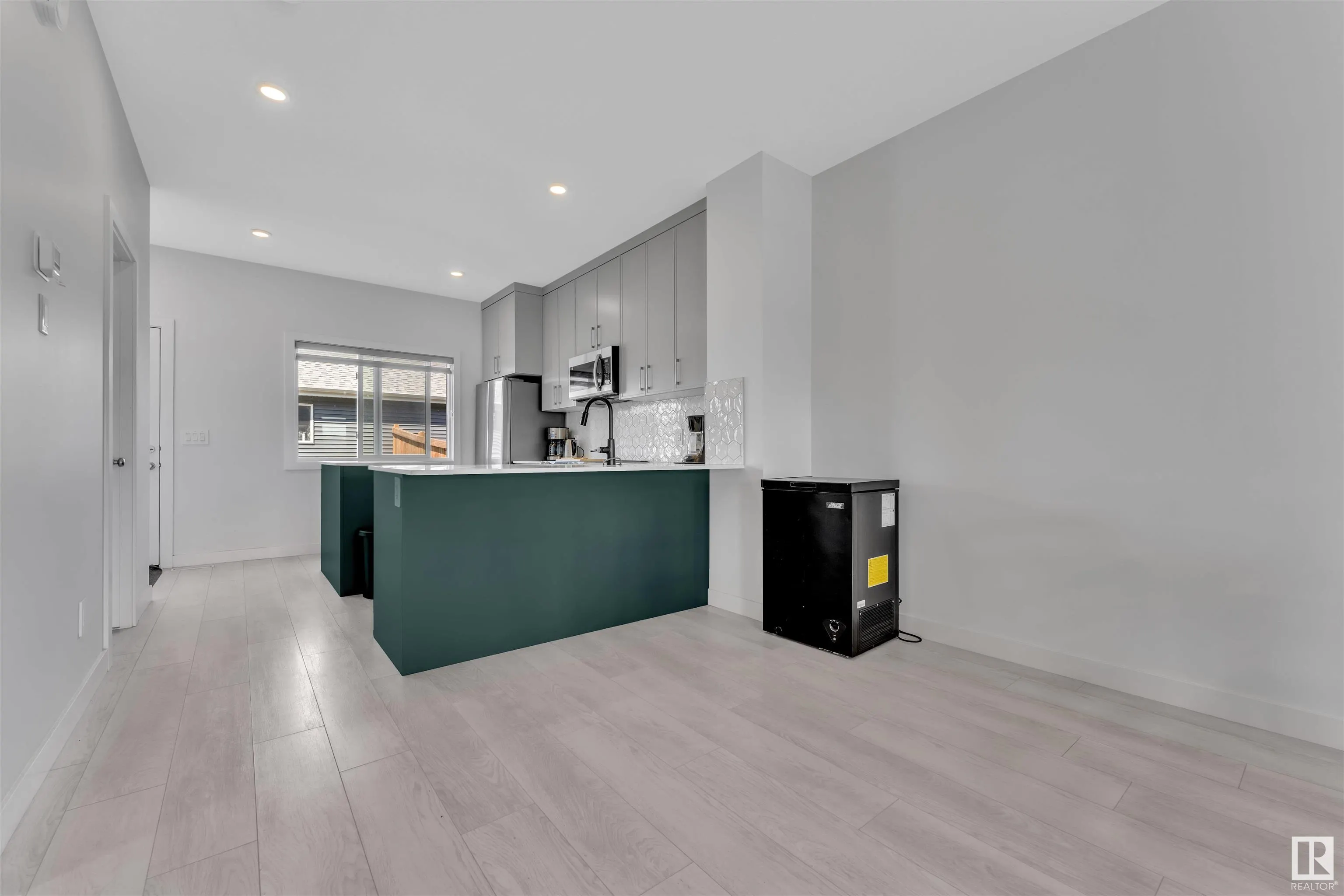 16806 31 Avenue