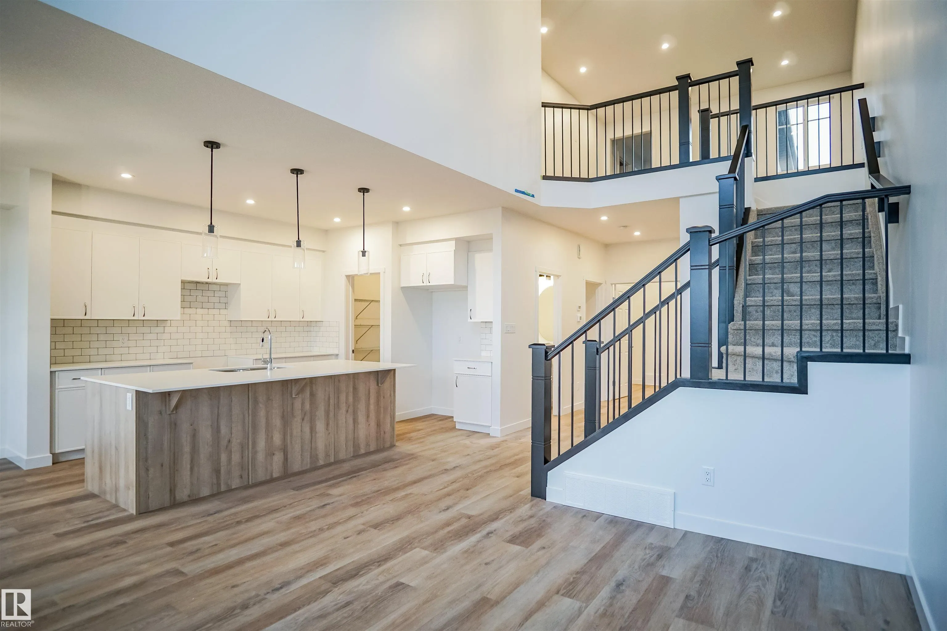 133 SUNLAND Way