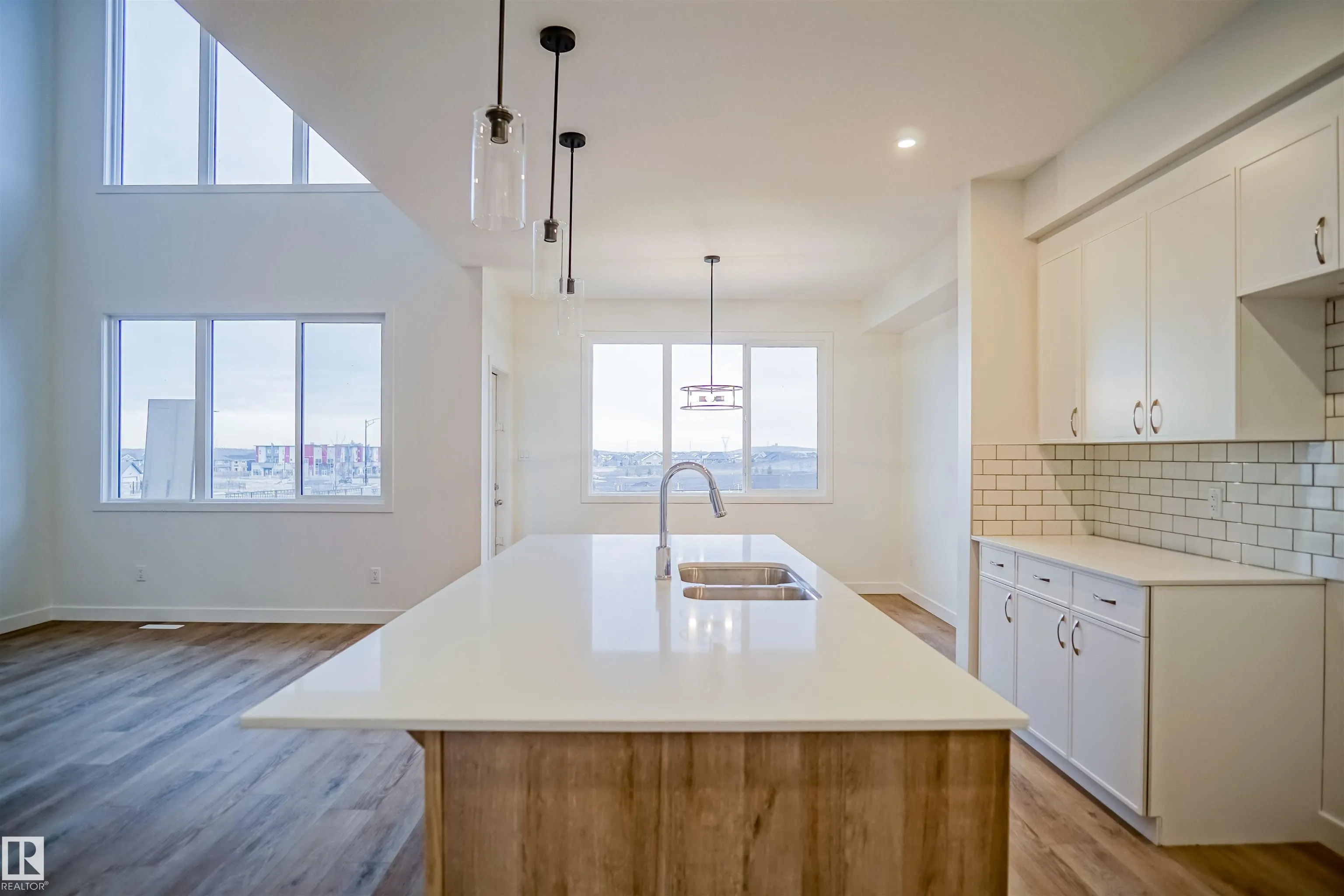 133 SUNLAND Way