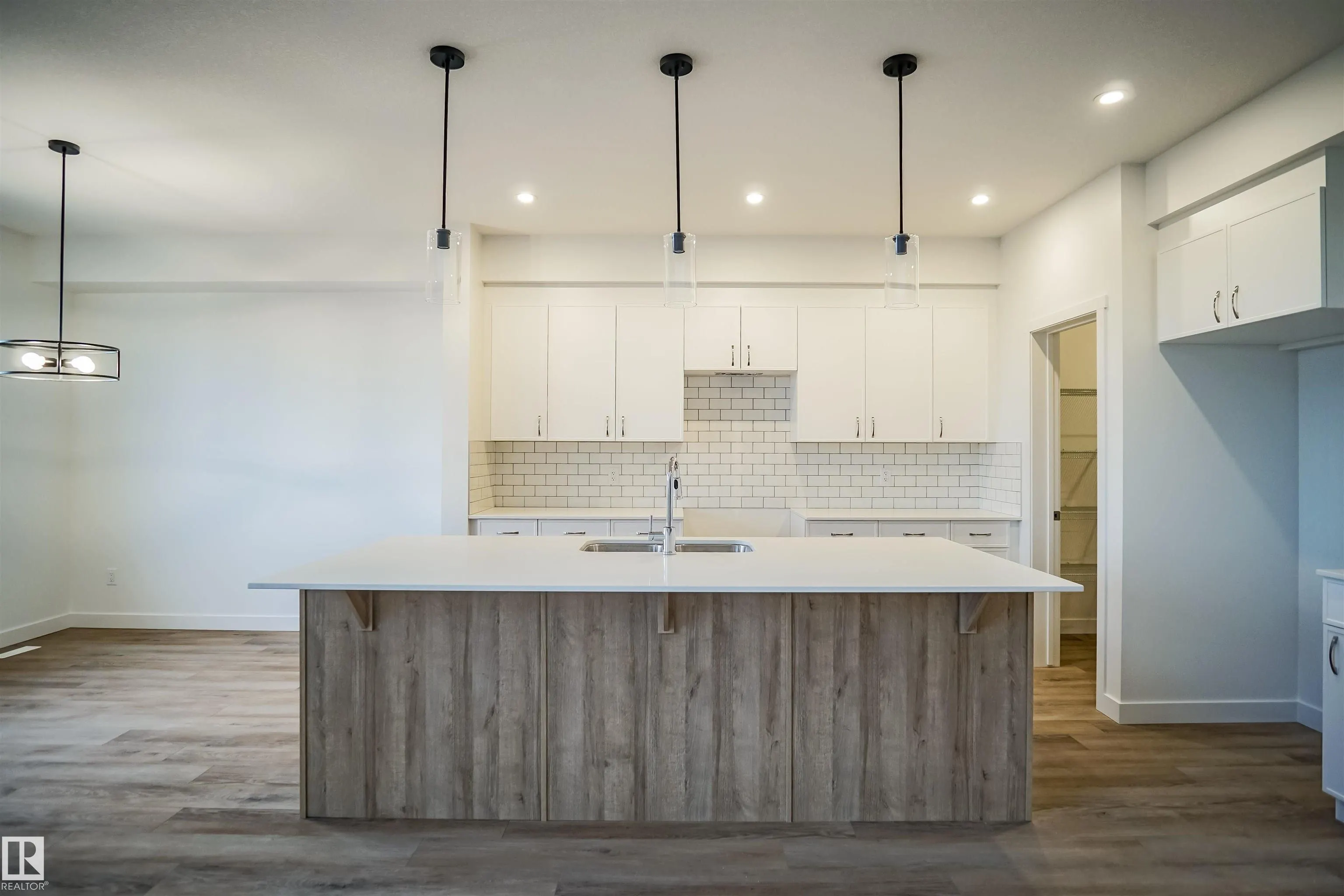 133 SUNLAND Way