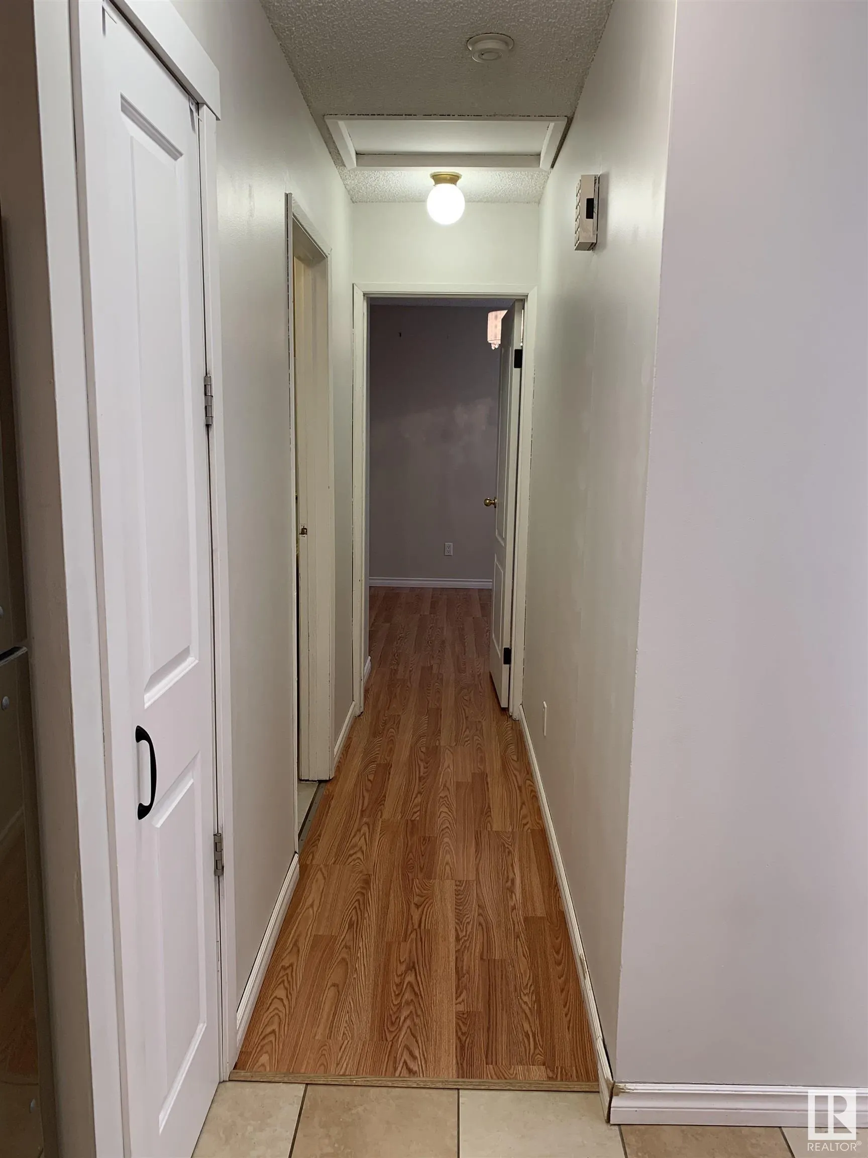 325 WILLOW Court