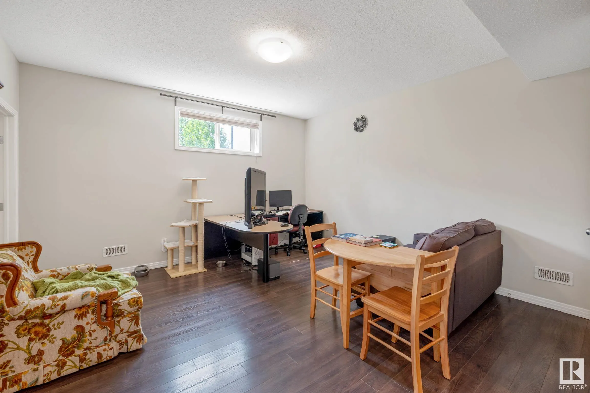 379 Reynalds Court