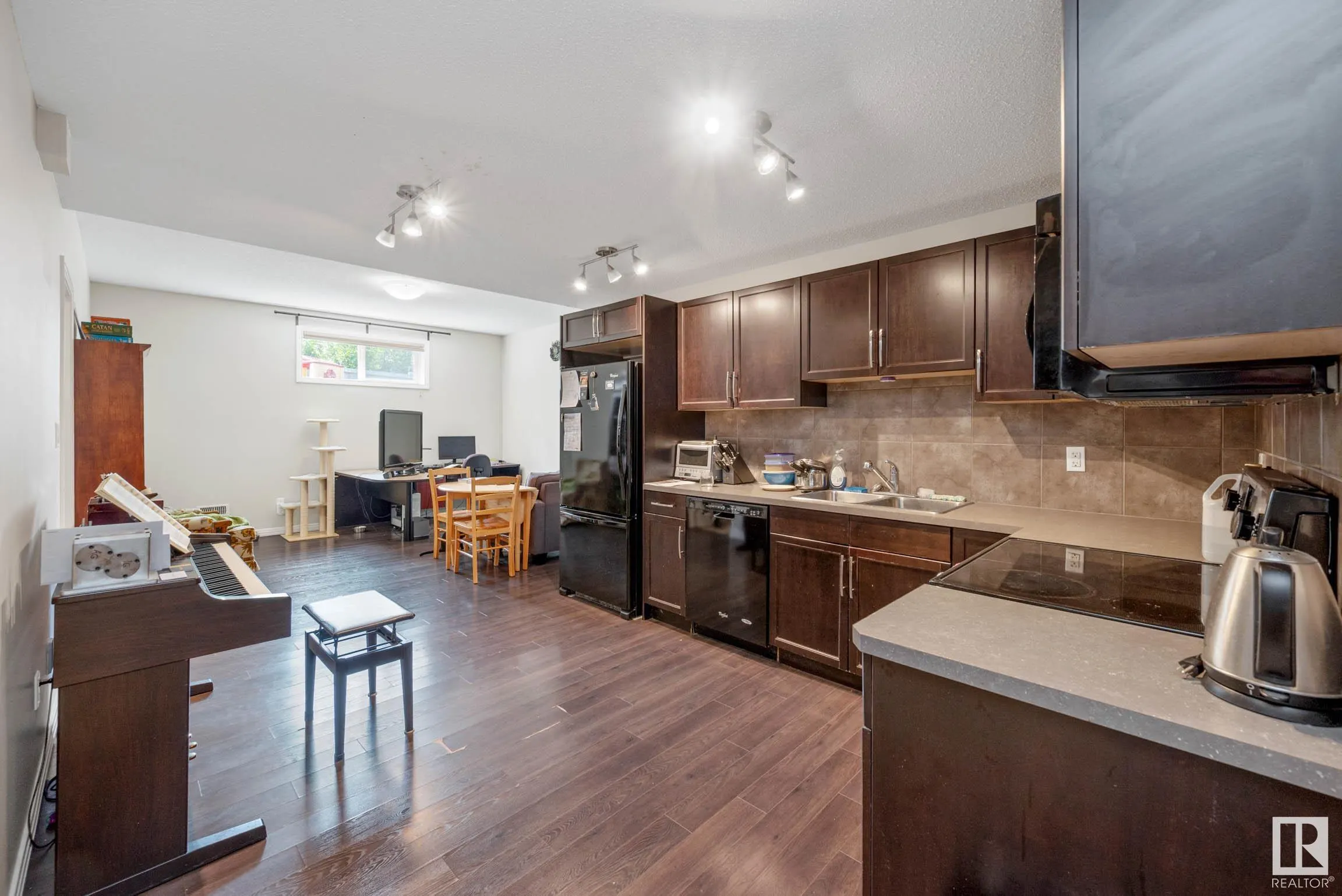 379 Reynalds Court