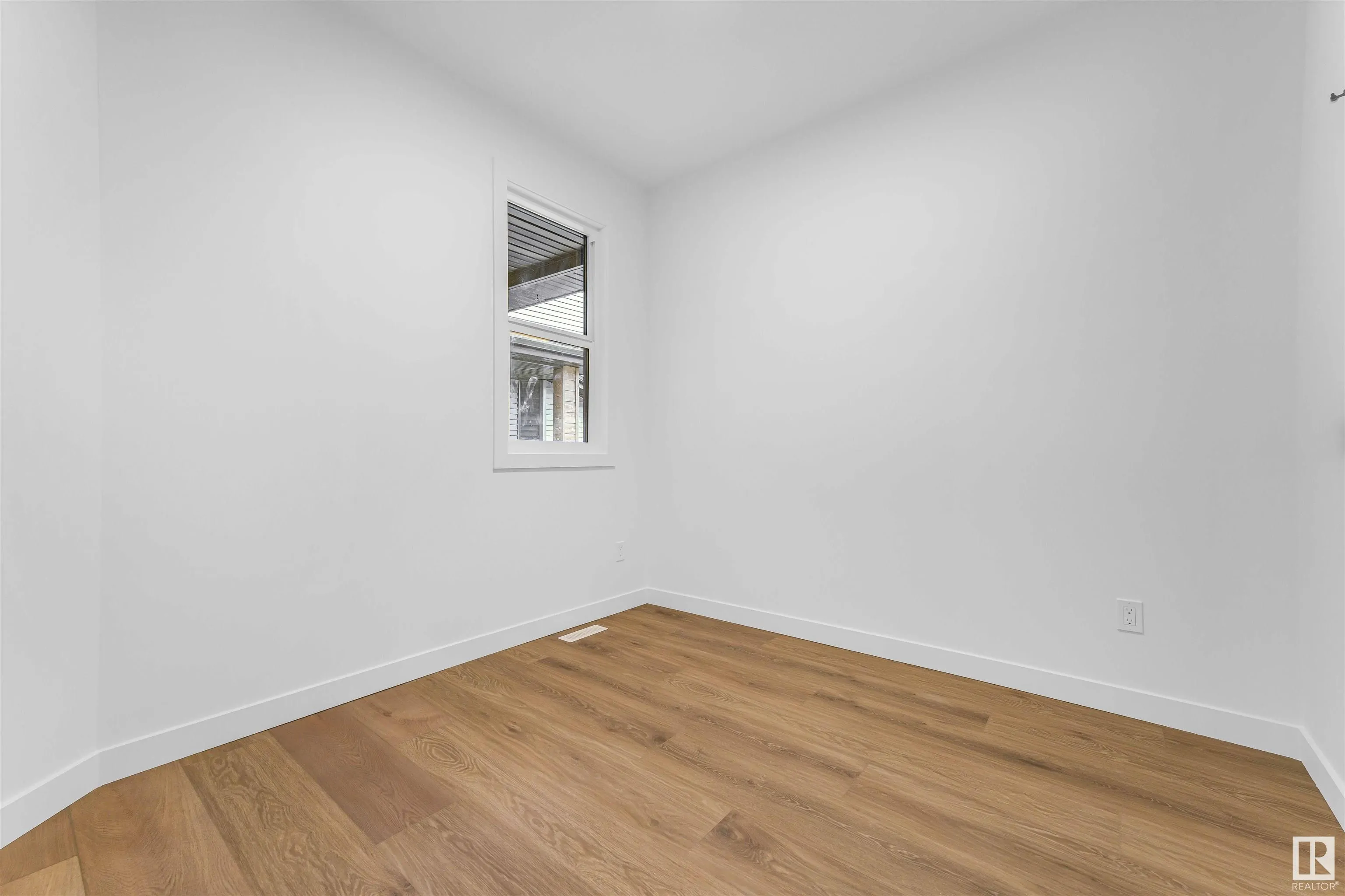 21 AXELWOOD Crescent