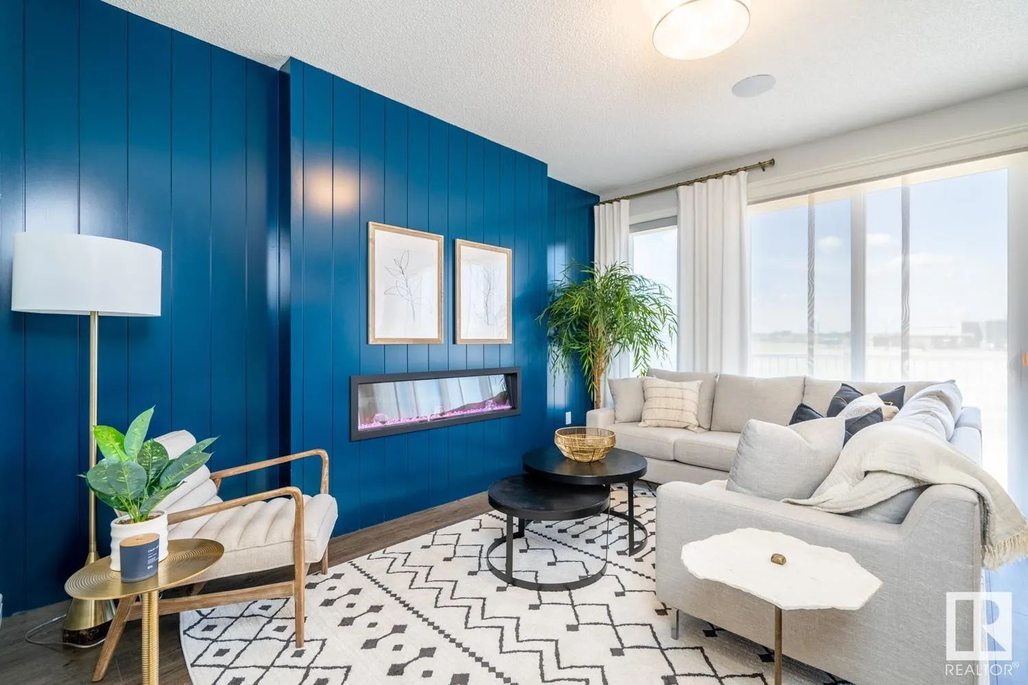 153 SUNLAND Way