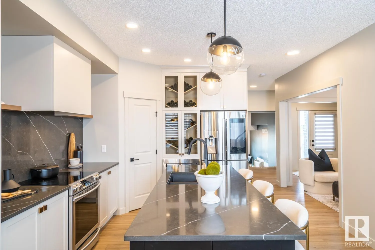 142 SUNLAND Way