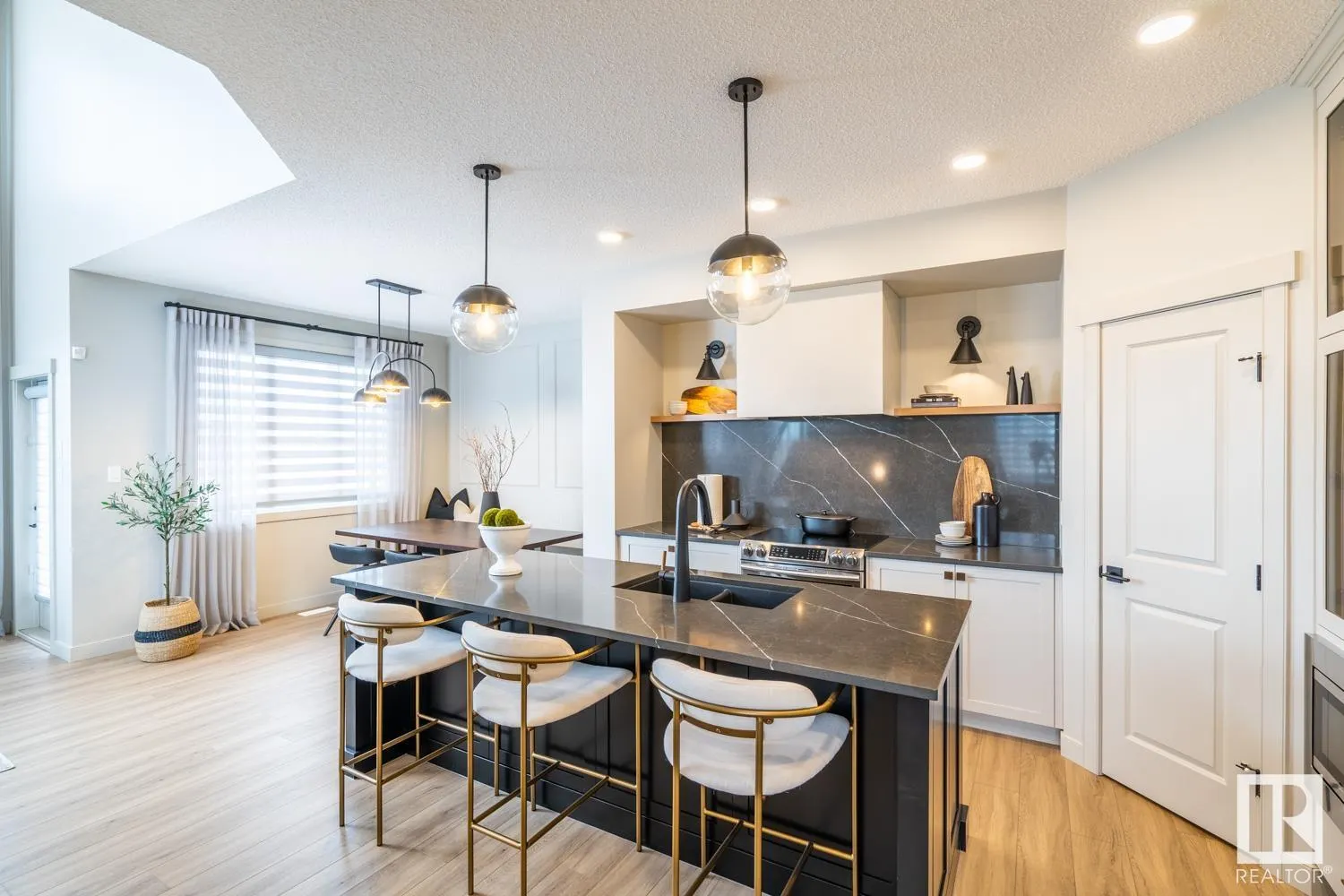 142 SUNLAND Way