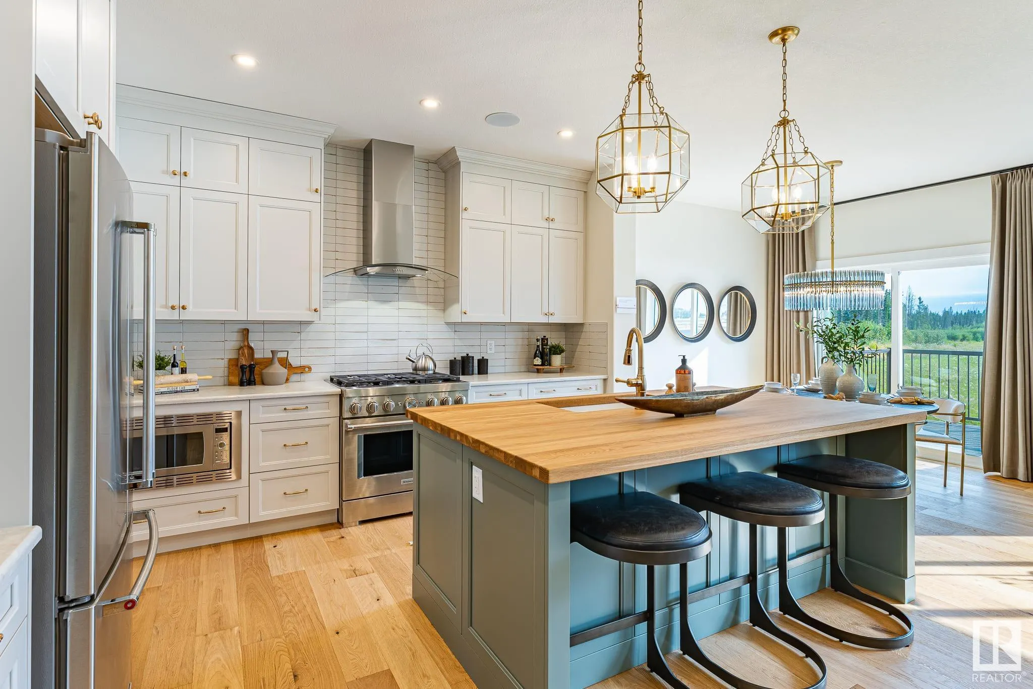 18 EMERALD Way