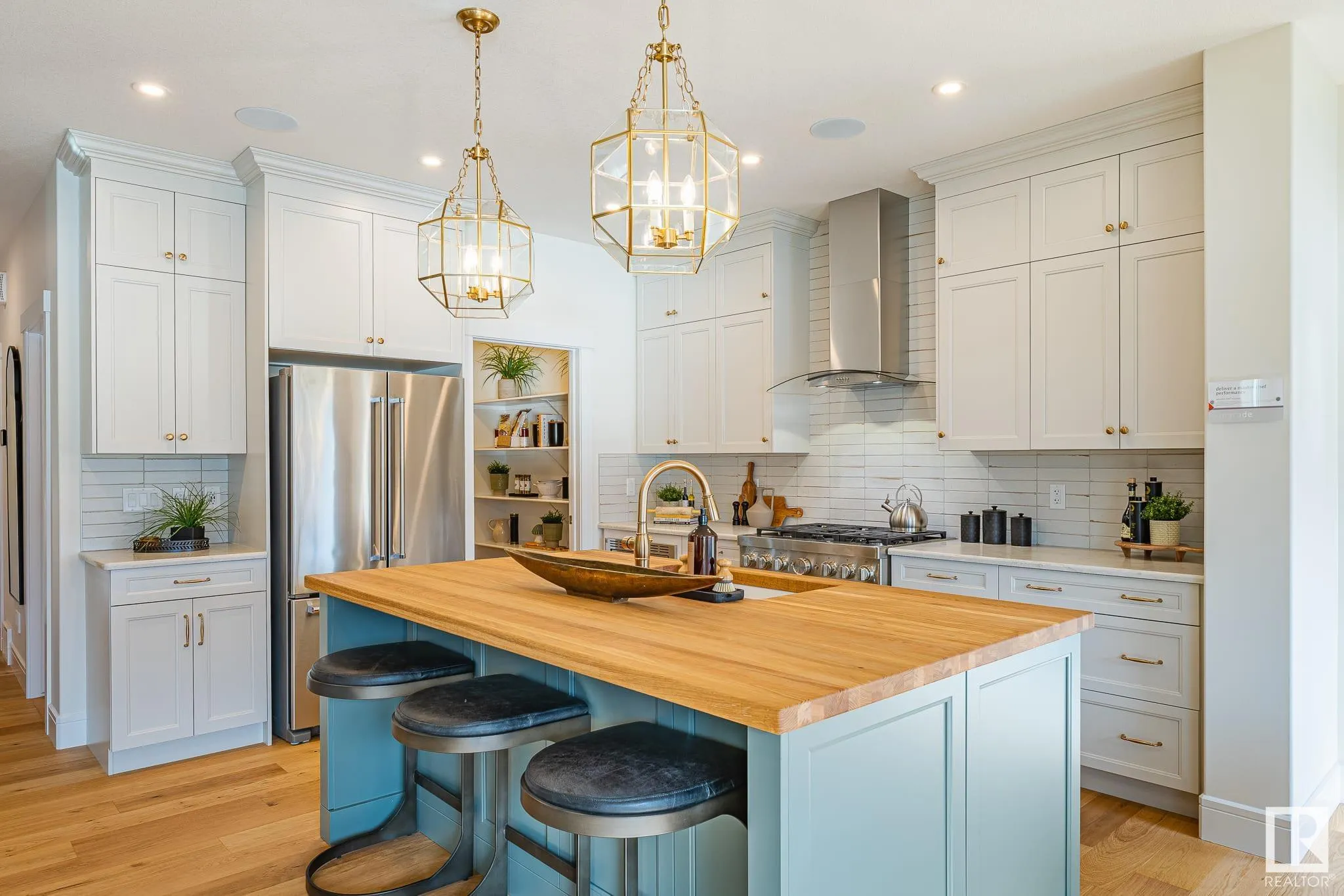 18 EMERALD Way