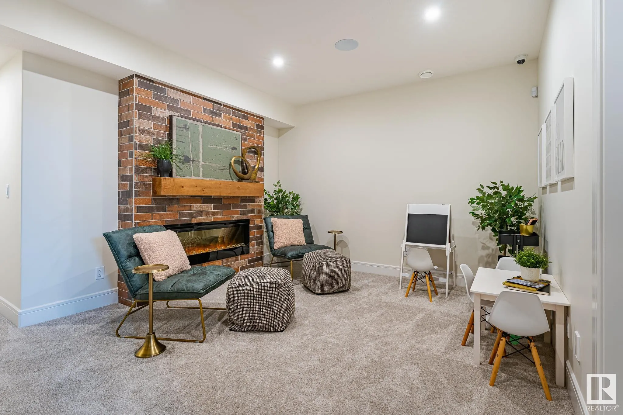 18 EMERALD Way
