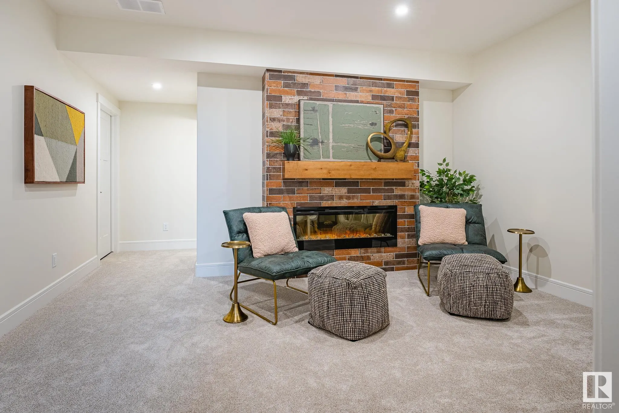 18 EMERALD Way