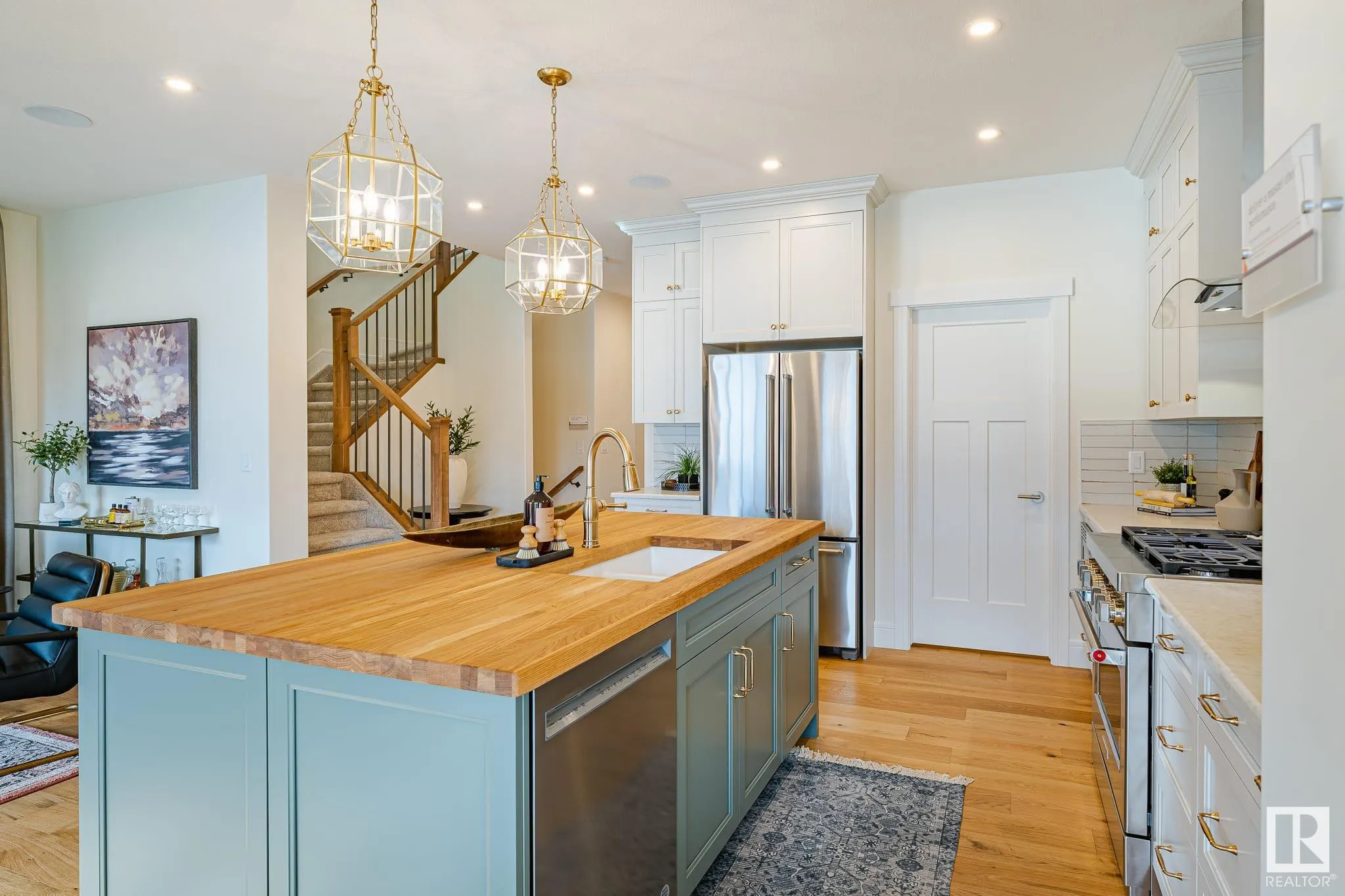 18 EMERALD Way