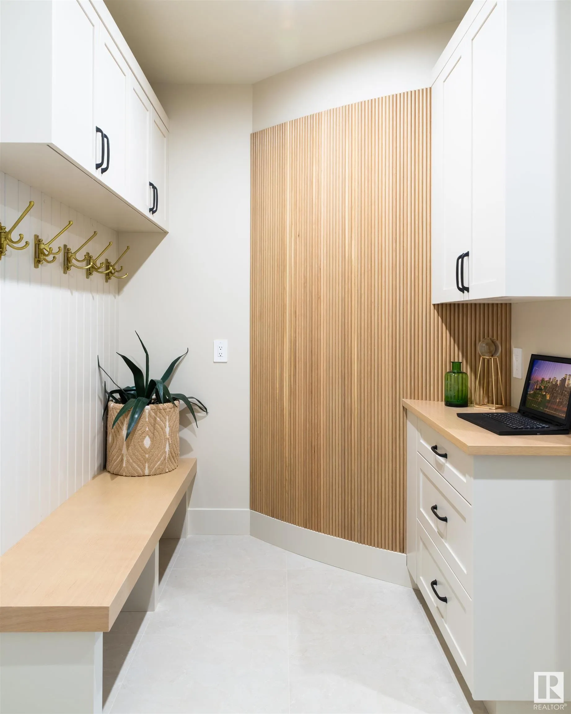 8 JARDIN Place