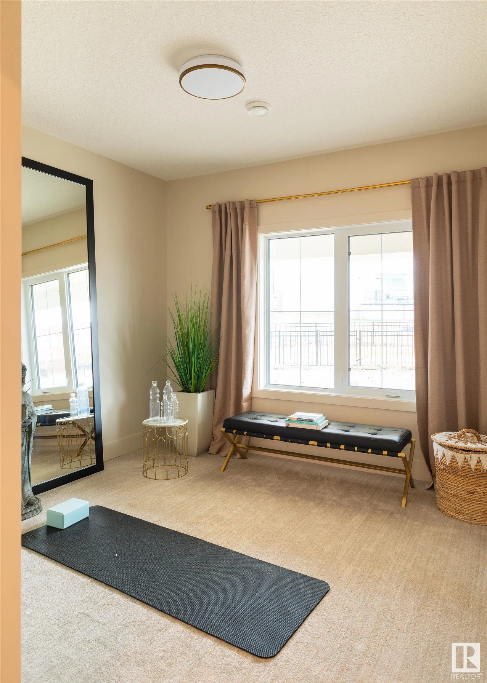 8 JARDIN Place