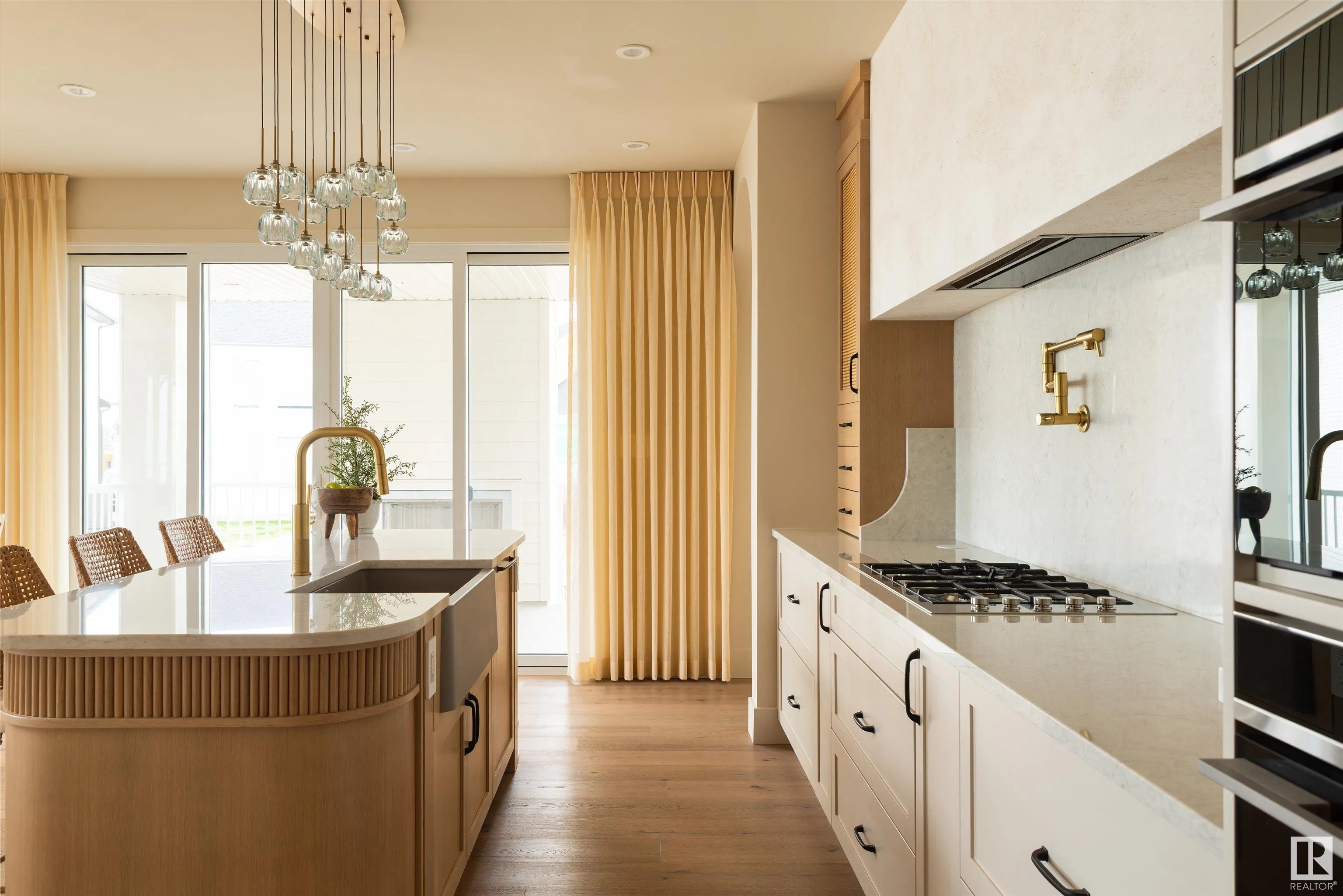 8 JARDIN Place