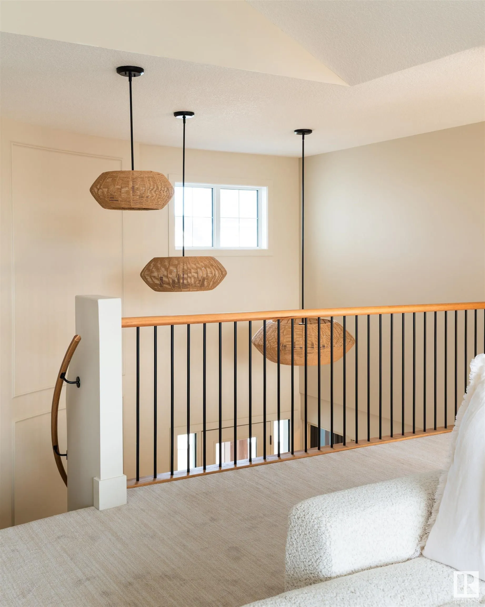 8 JARDIN Place