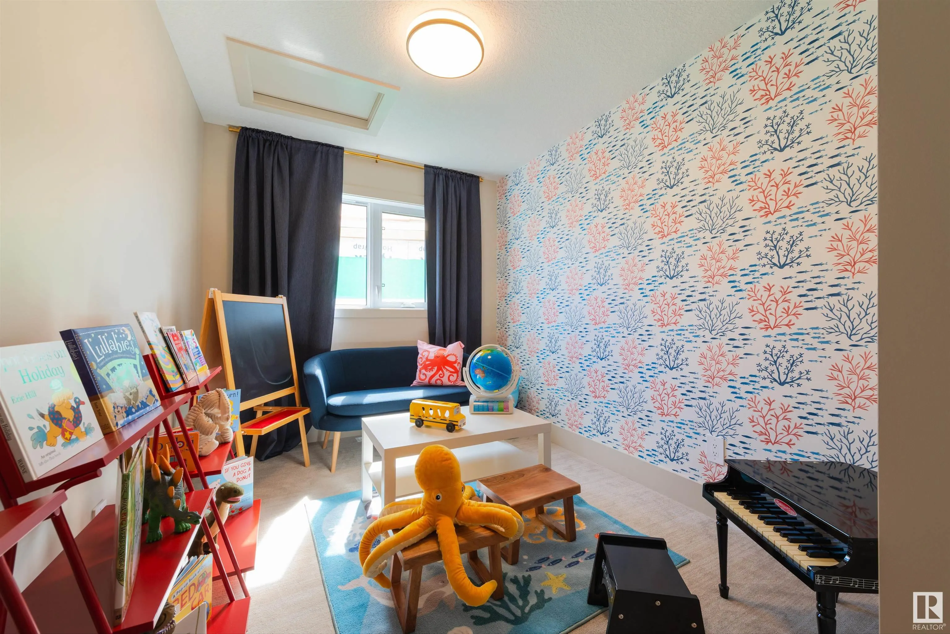 8 JARDIN Place
