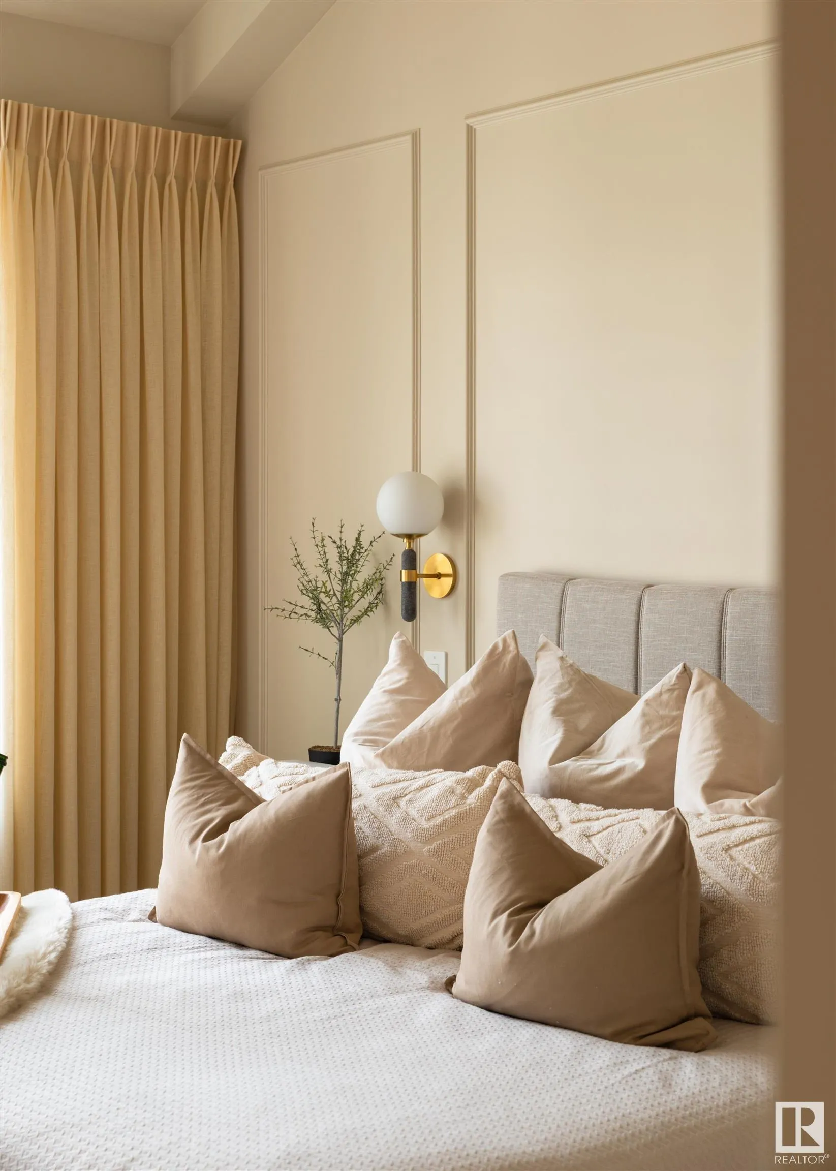 8 JARDIN Place