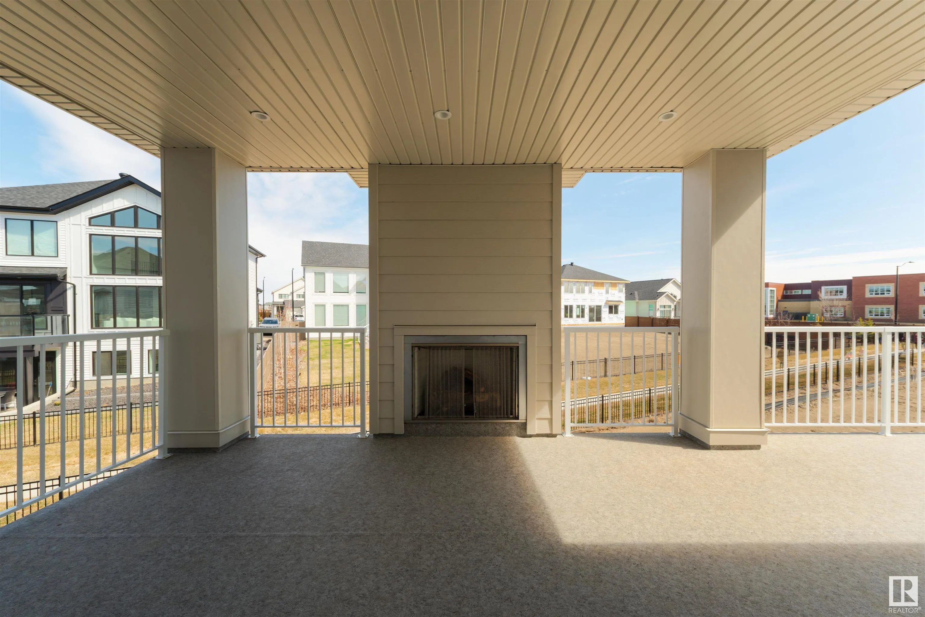 8 JARDIN Place