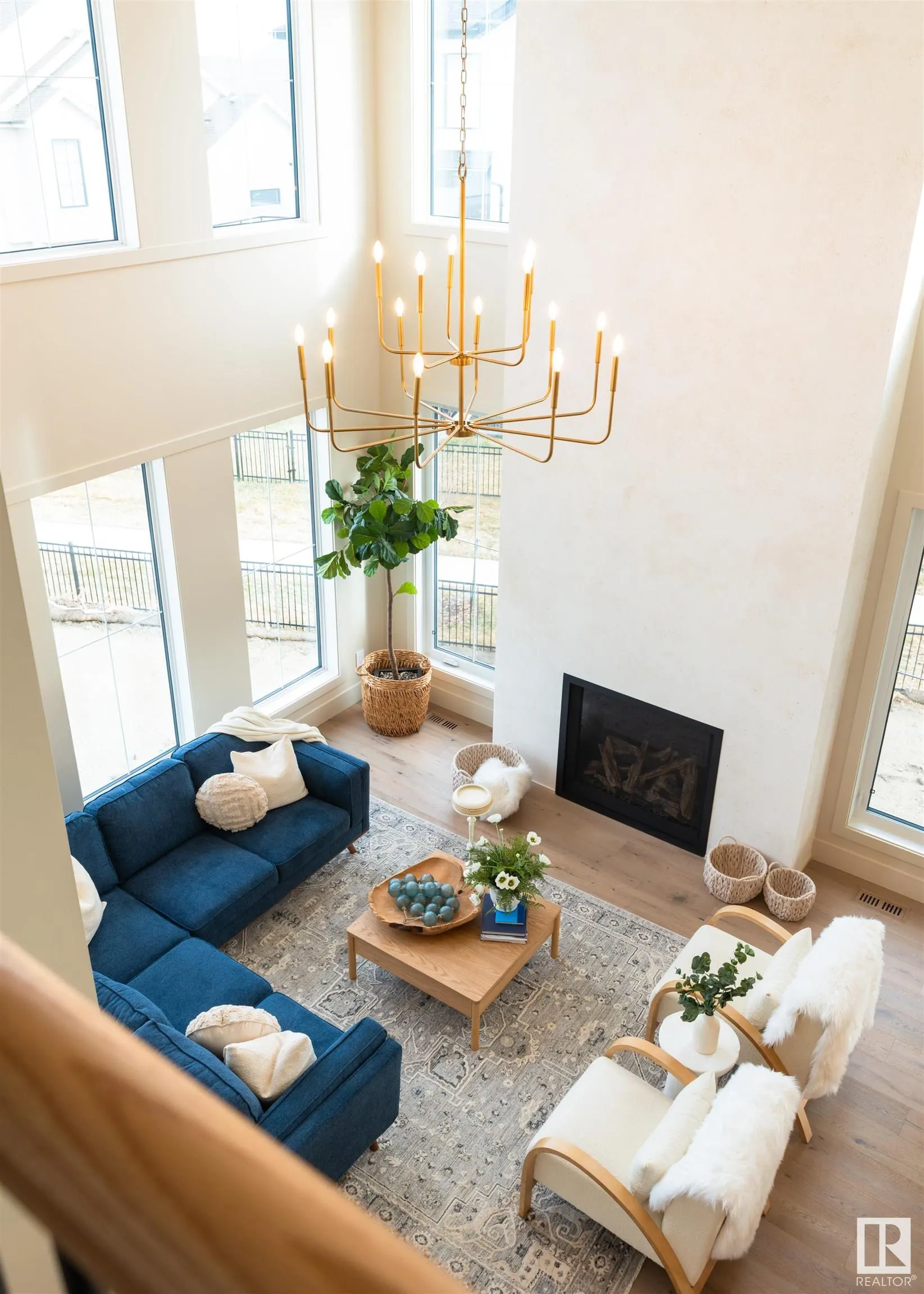 8 JARDIN Place
