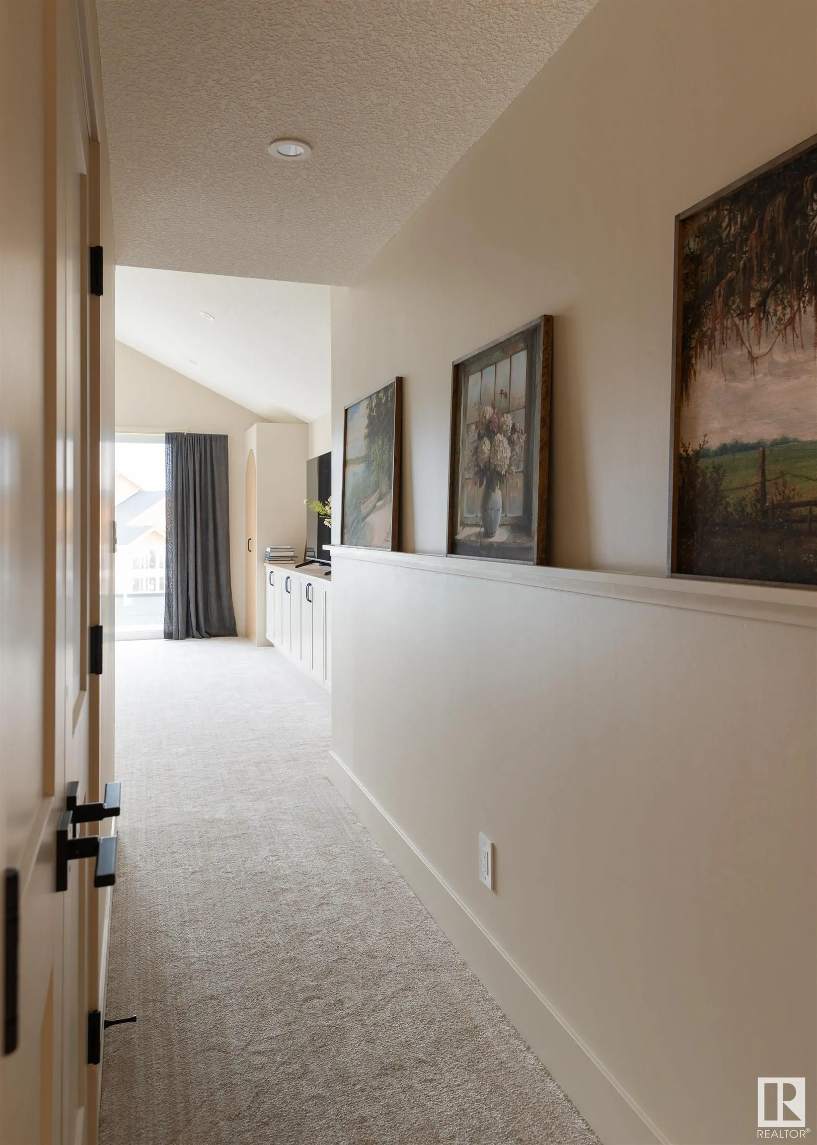 8 JARDIN Place