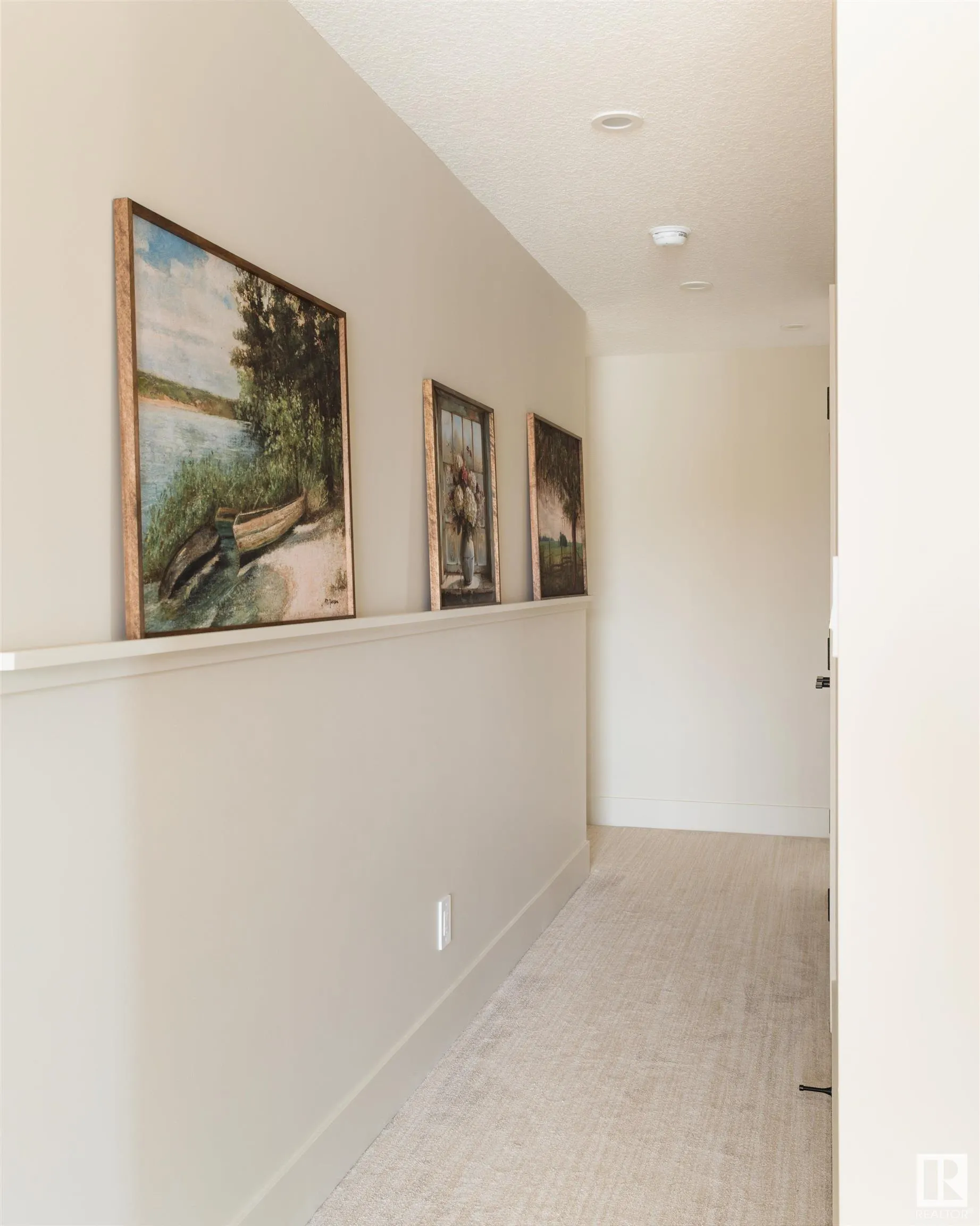 8 JARDIN Place