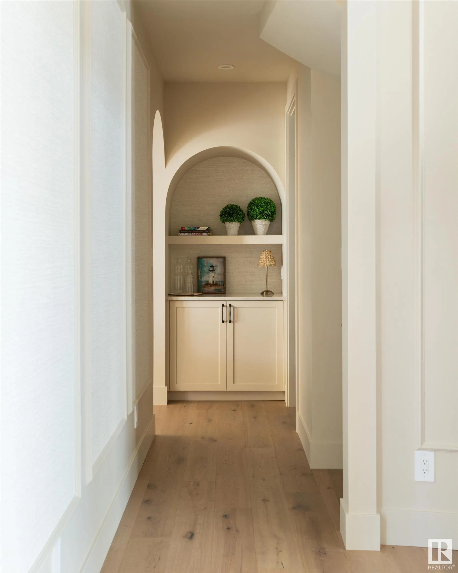 8 JARDIN Place