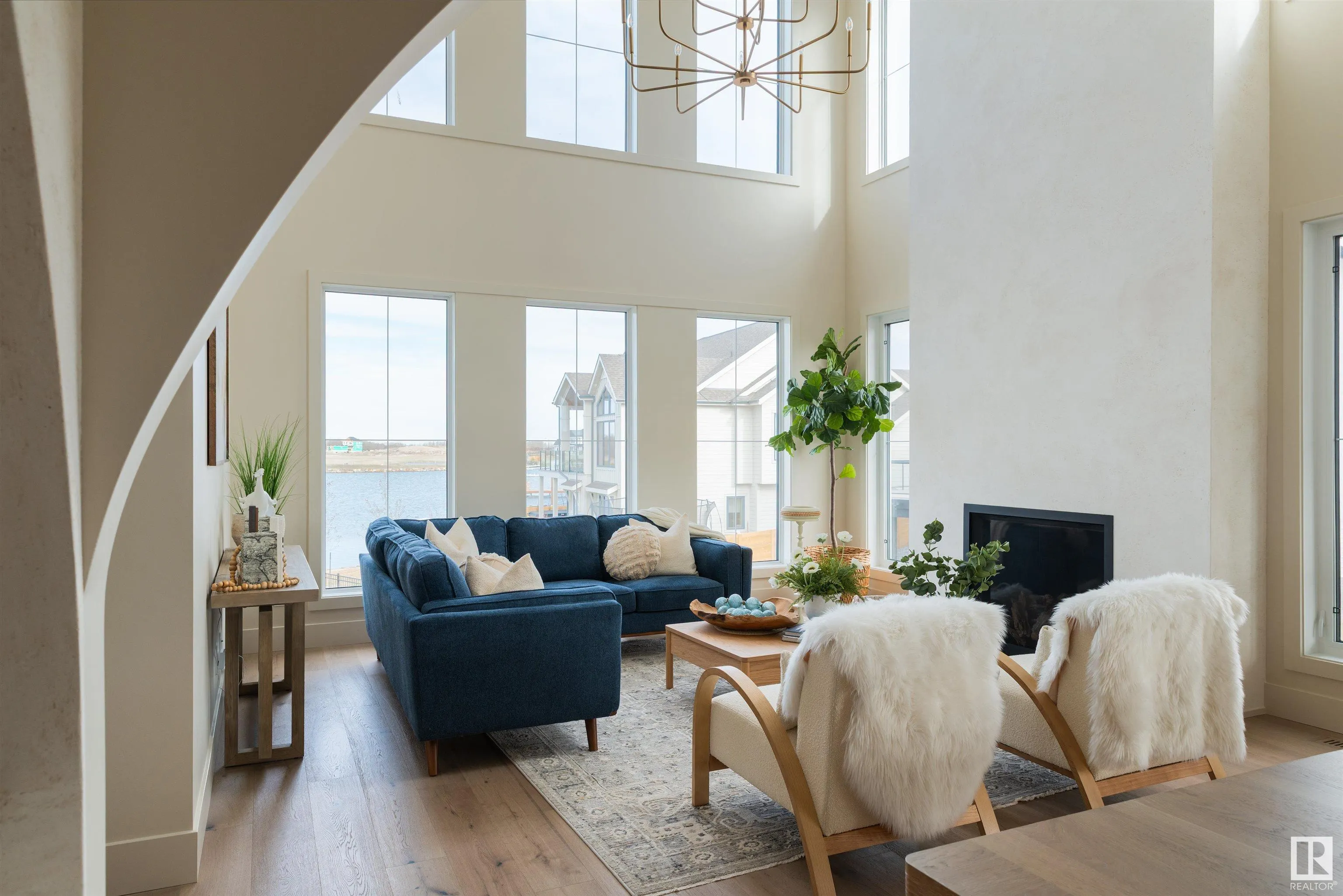 8 JARDIN Place