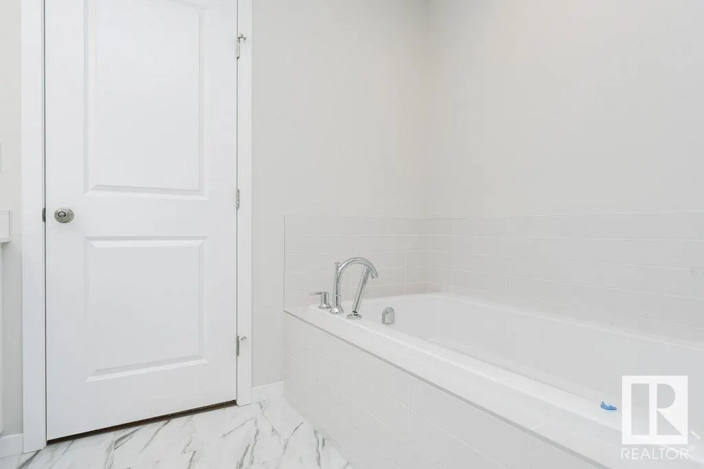 3945 WREN Loop