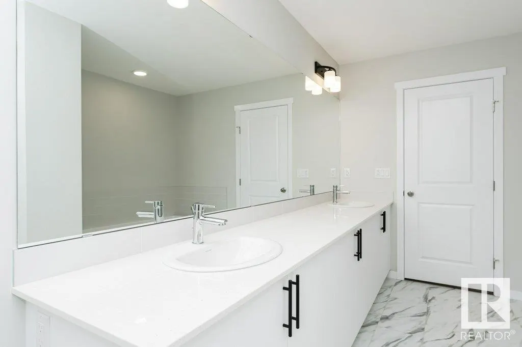 3945 WREN Loop