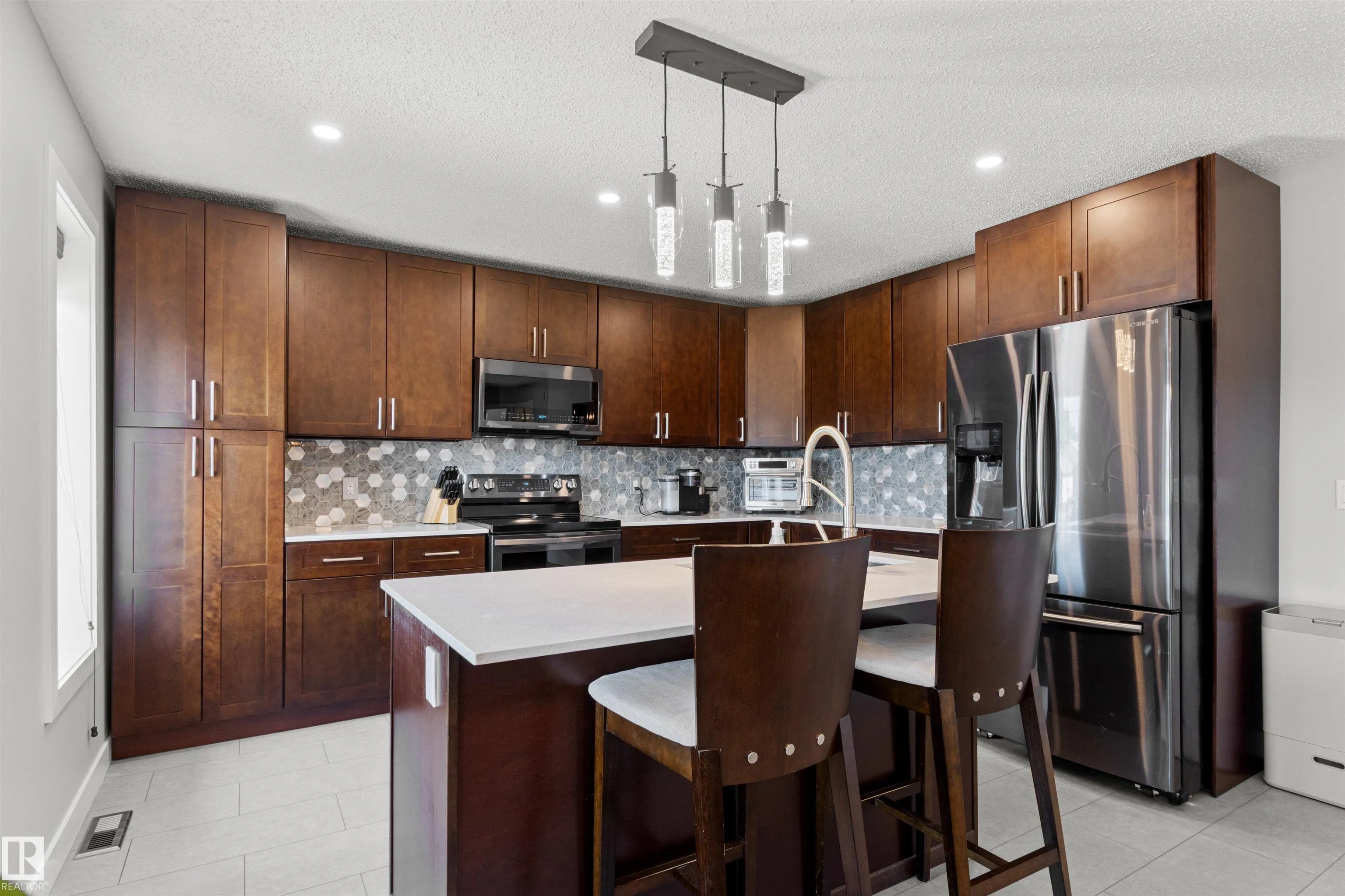 63 GLENWOOD Crescent