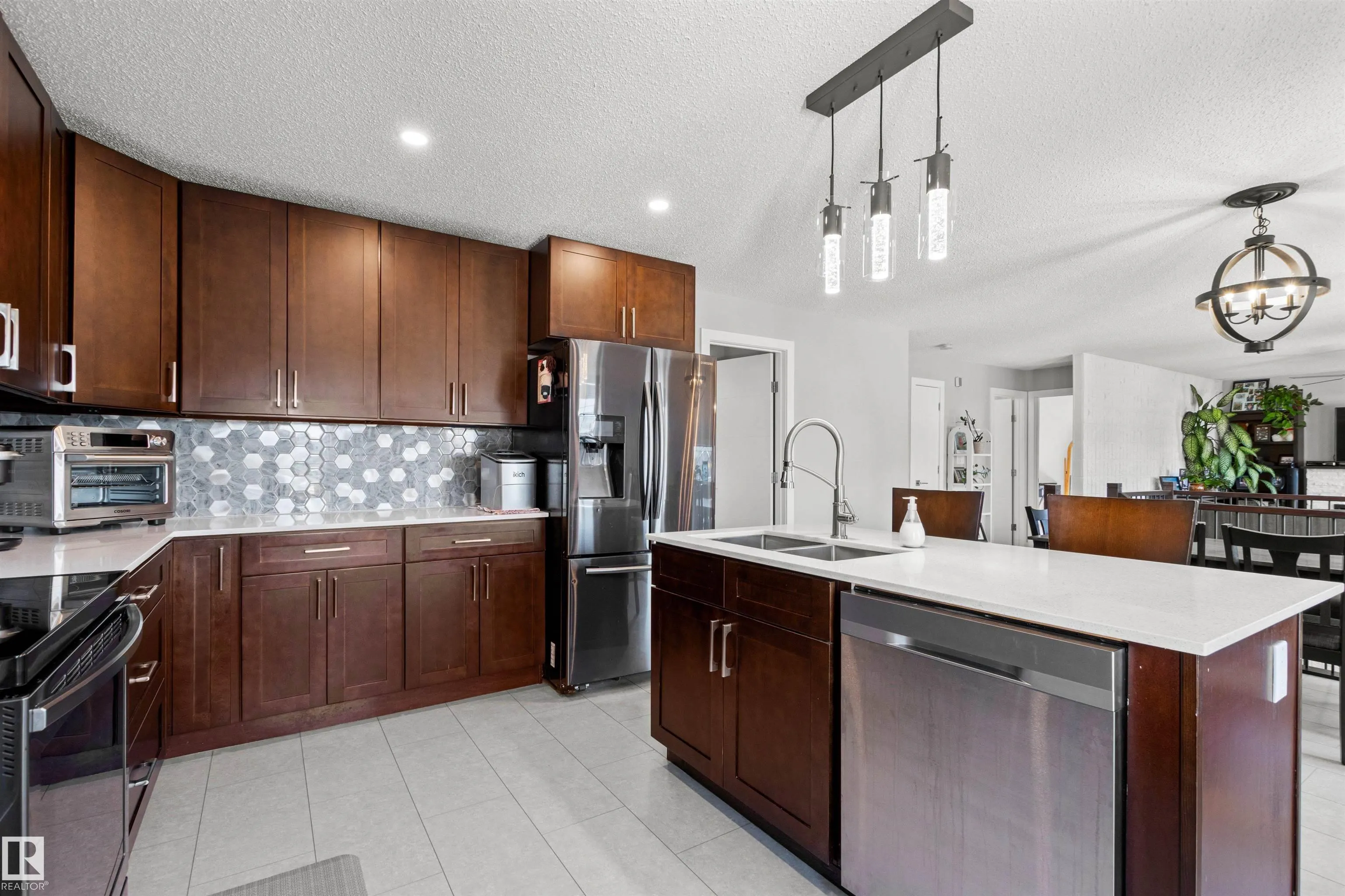 63 GLENWOOD Crescent
