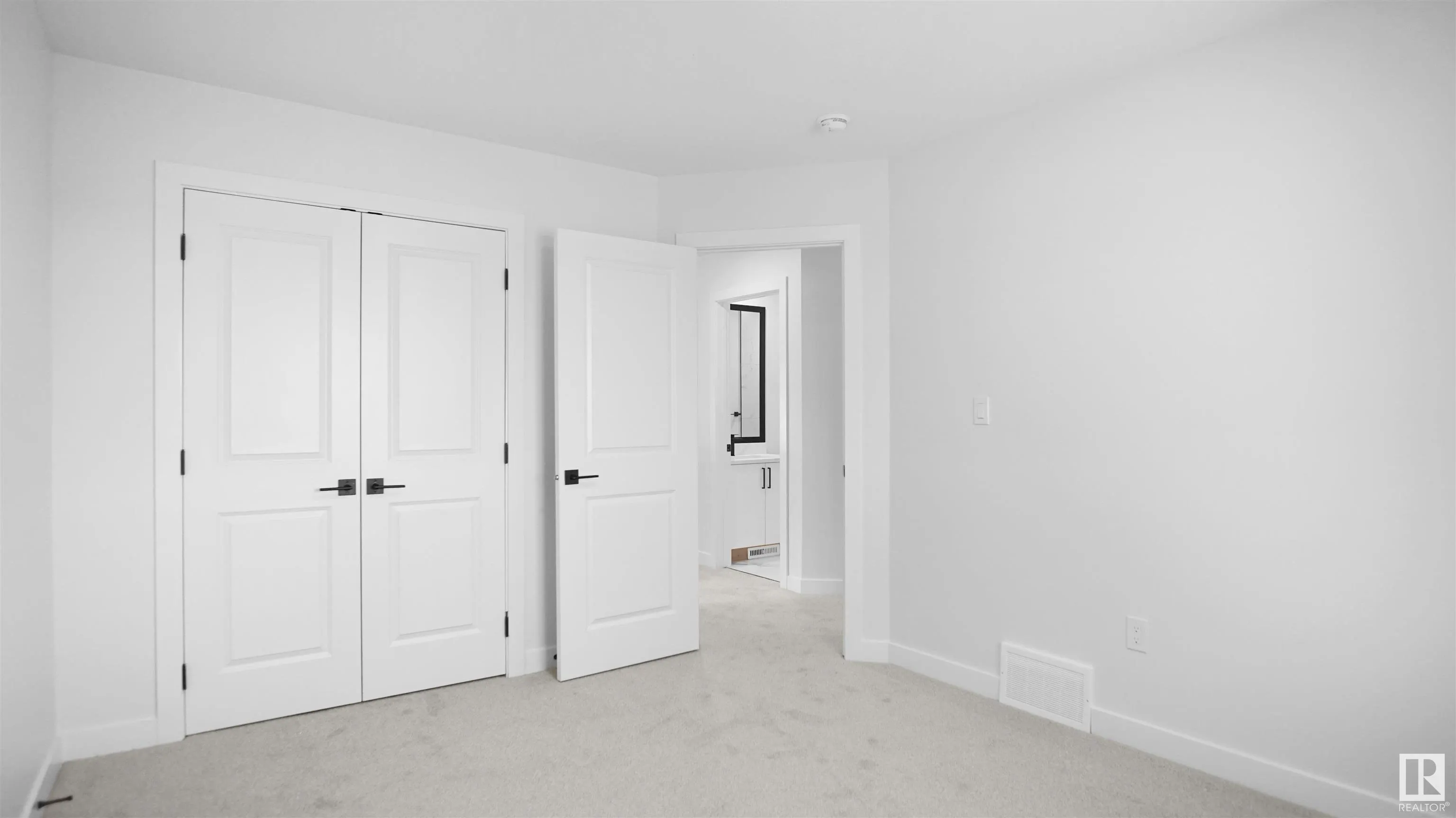 4 AXELWOOD CRESENT