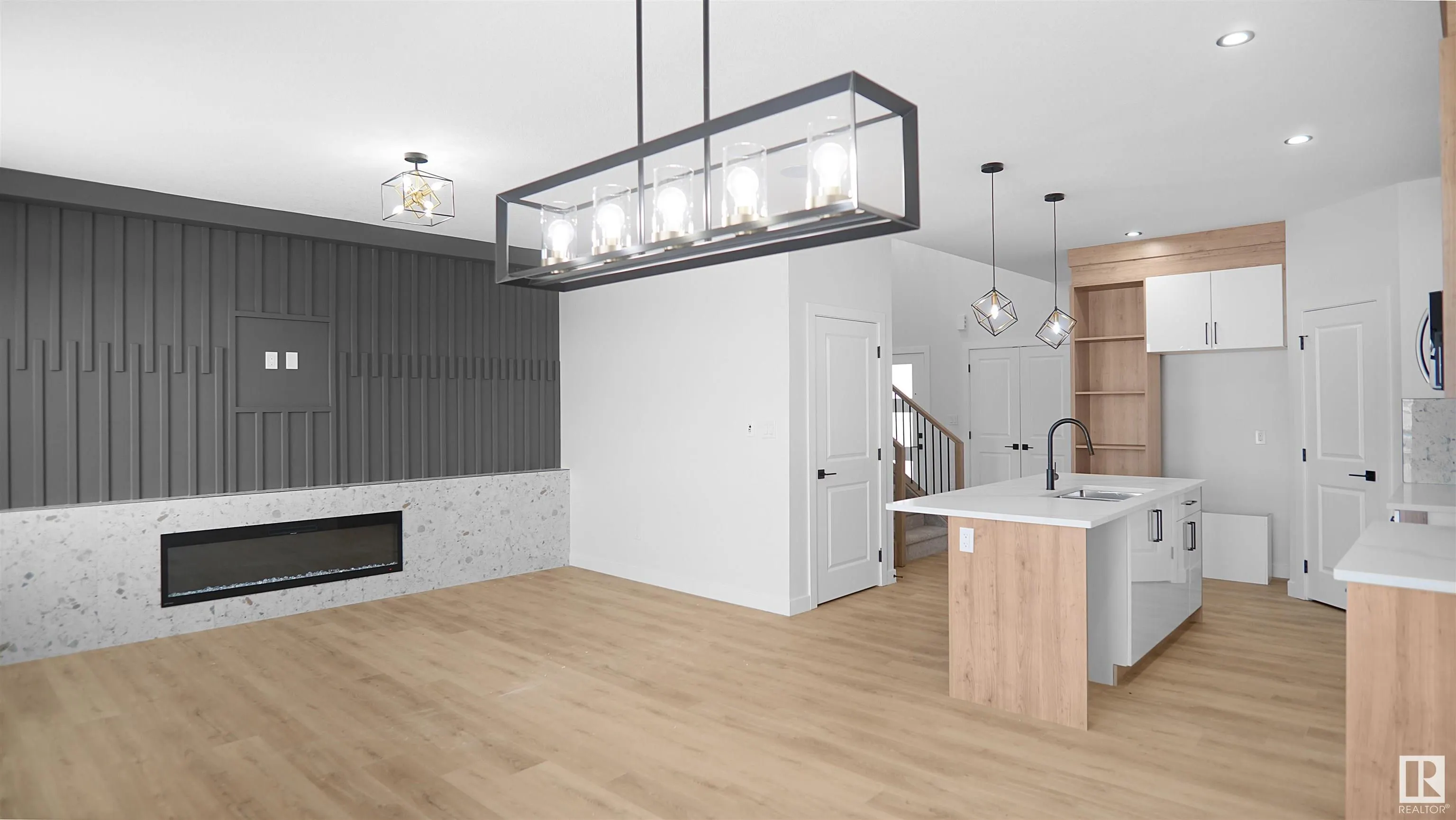 4 AXELWOOD CRESENT