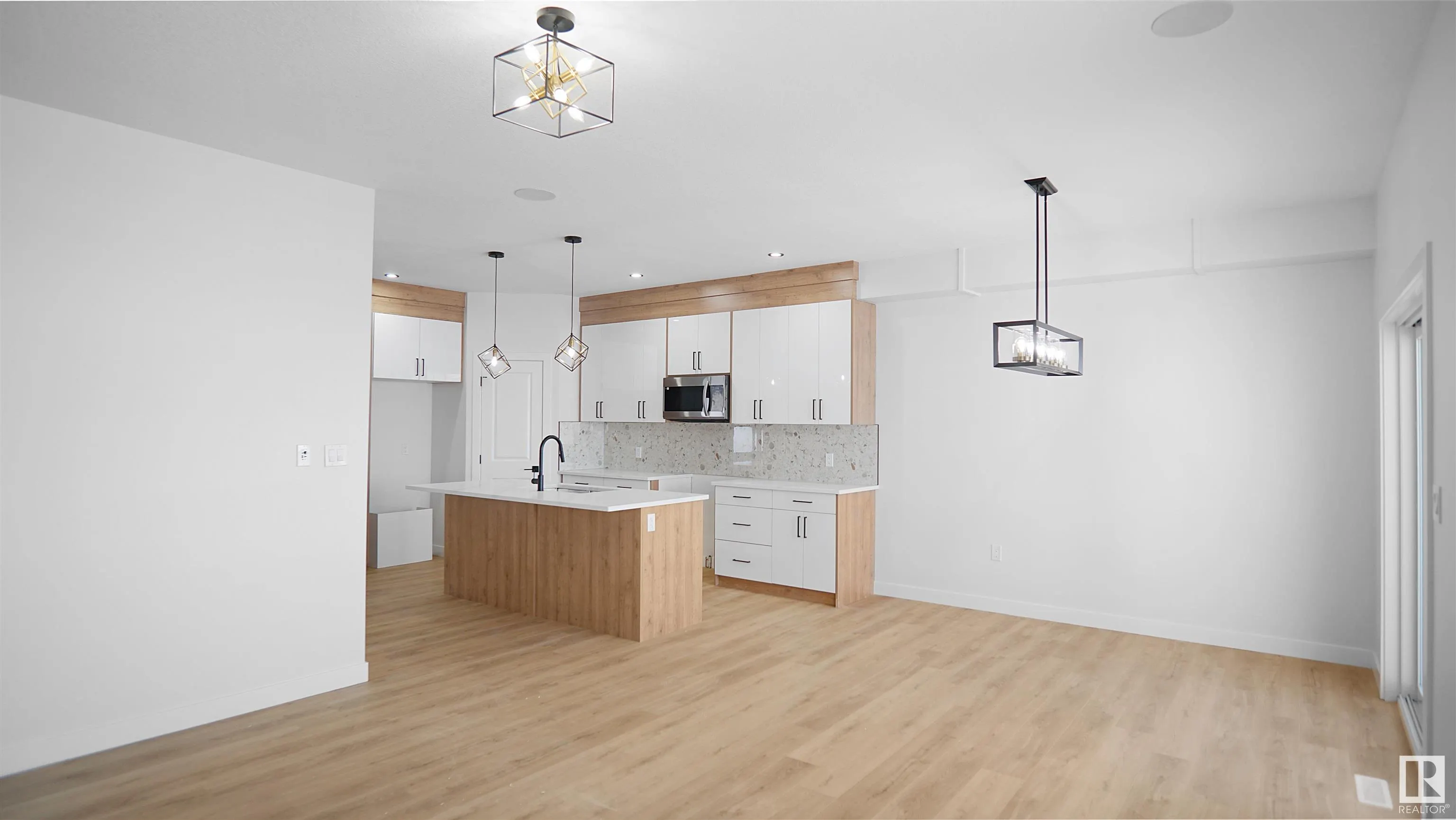 4 AXELWOOD CRESENT