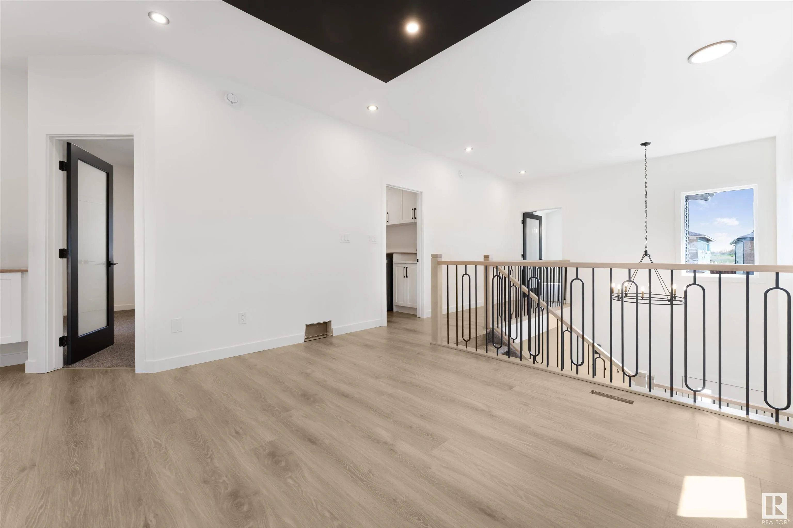 48 GRASSVIEW Crescent