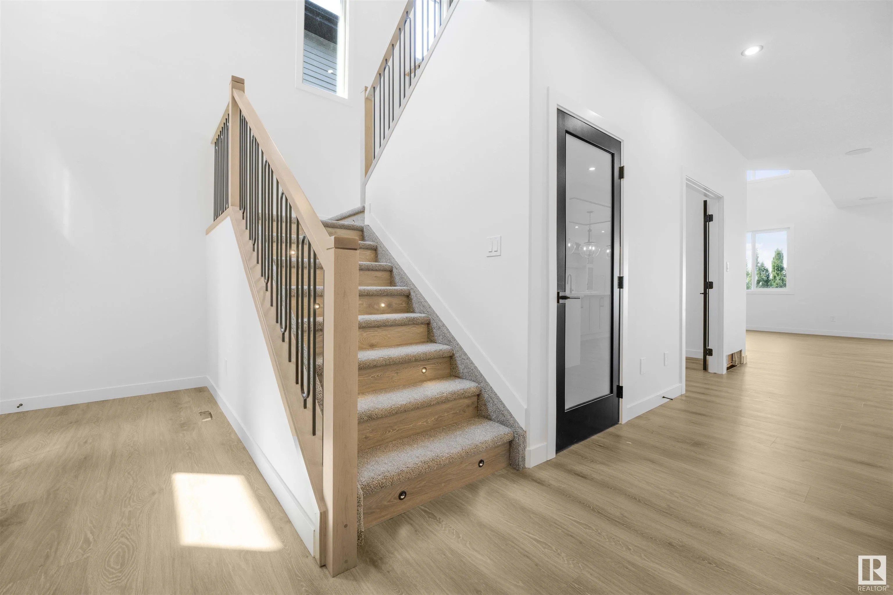 48 GRASSVIEW Crescent