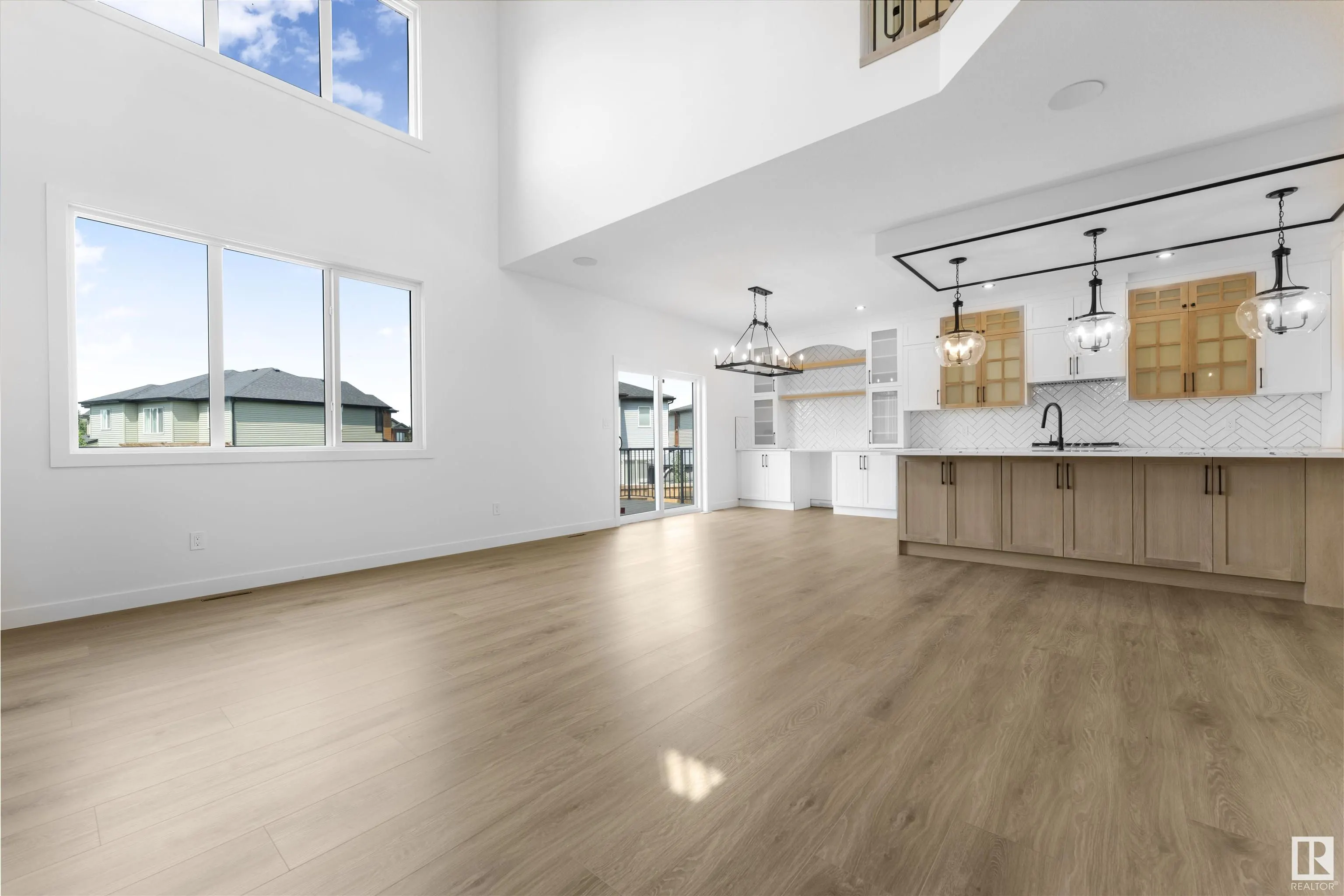 48 GRASSVIEW Crescent