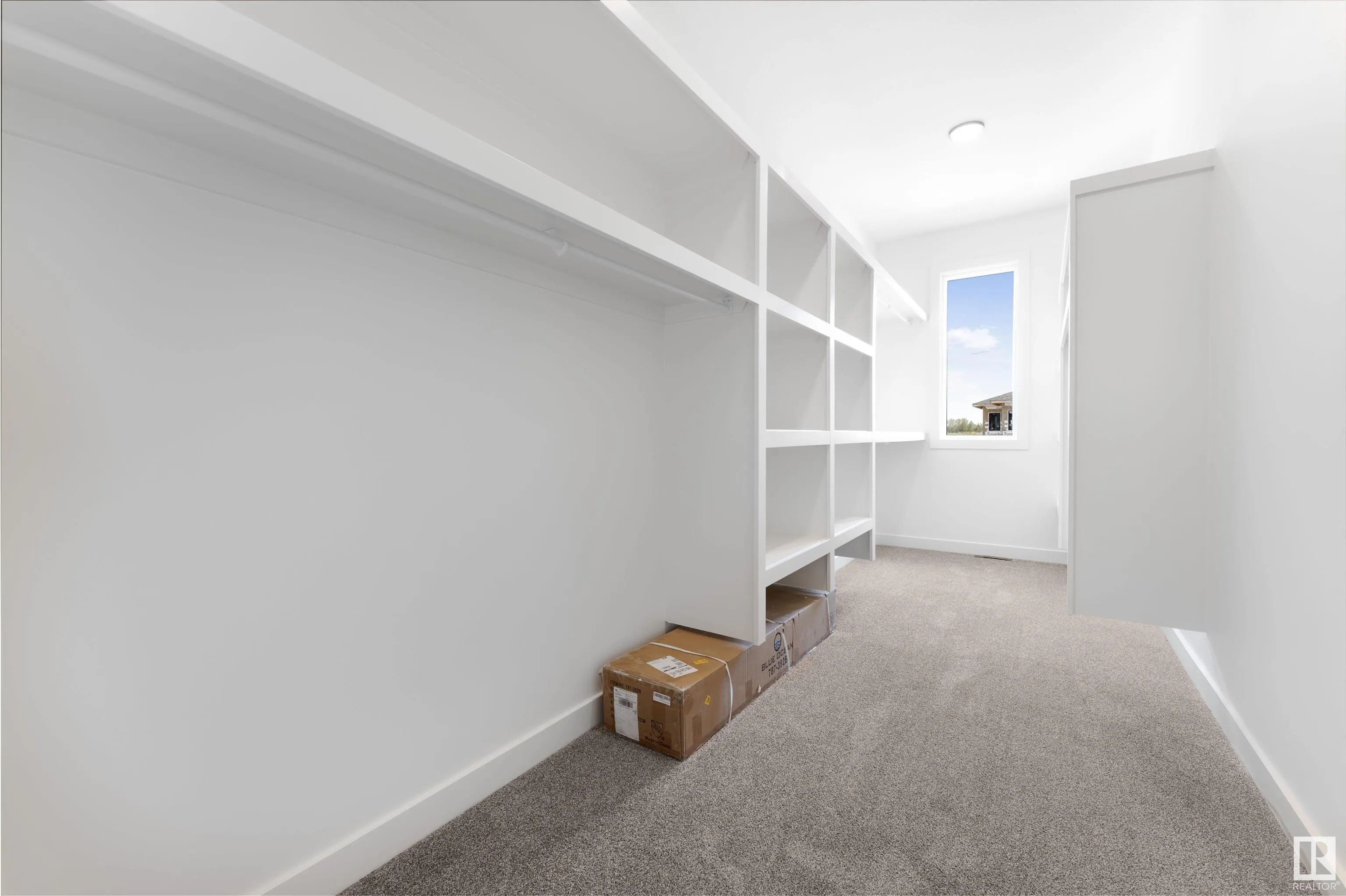 48 GRASSVIEW Crescent