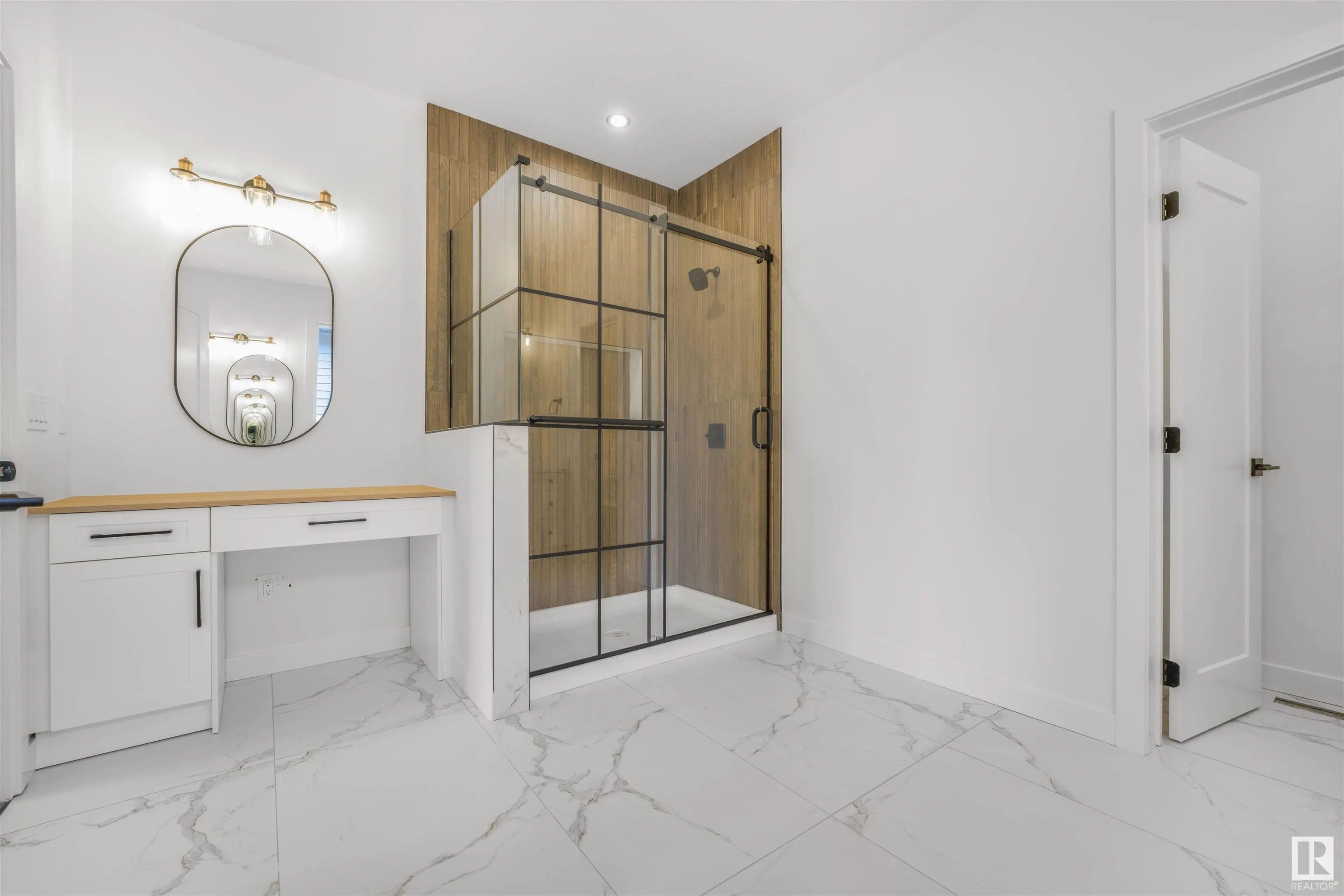 48 GRASSVIEW Crescent