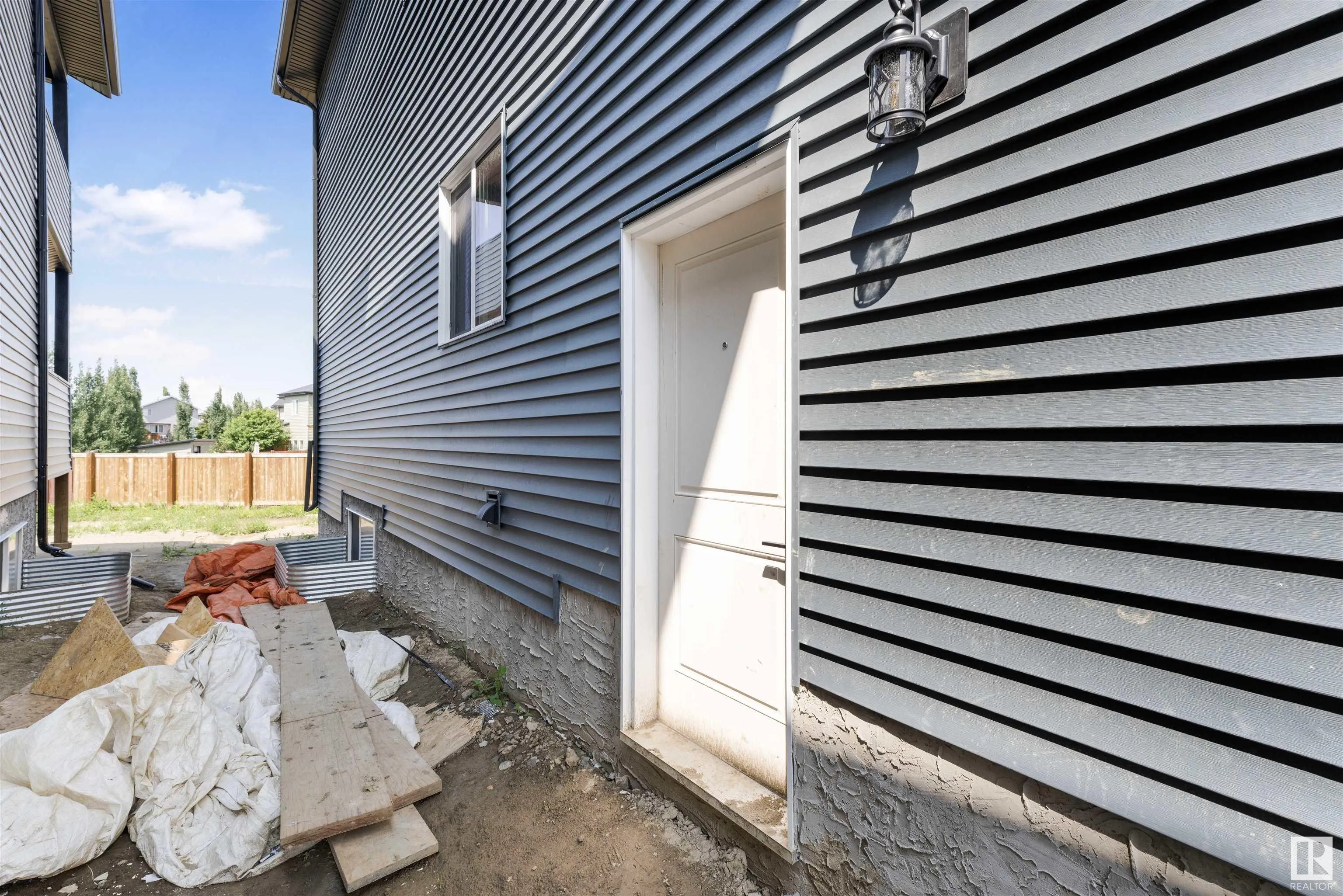 48 GRASSVIEW Crescent