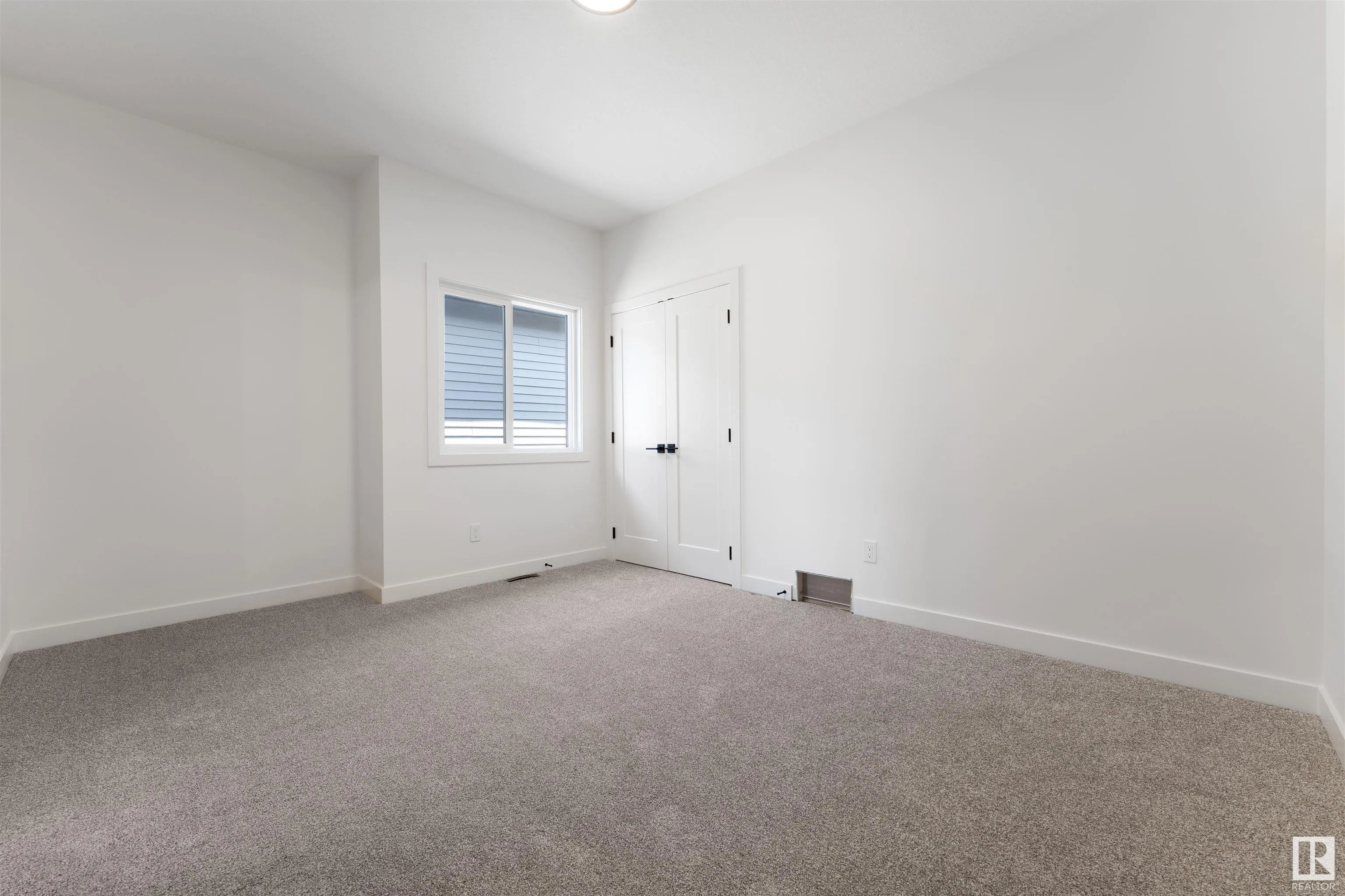 48 GRASSVIEW Crescent