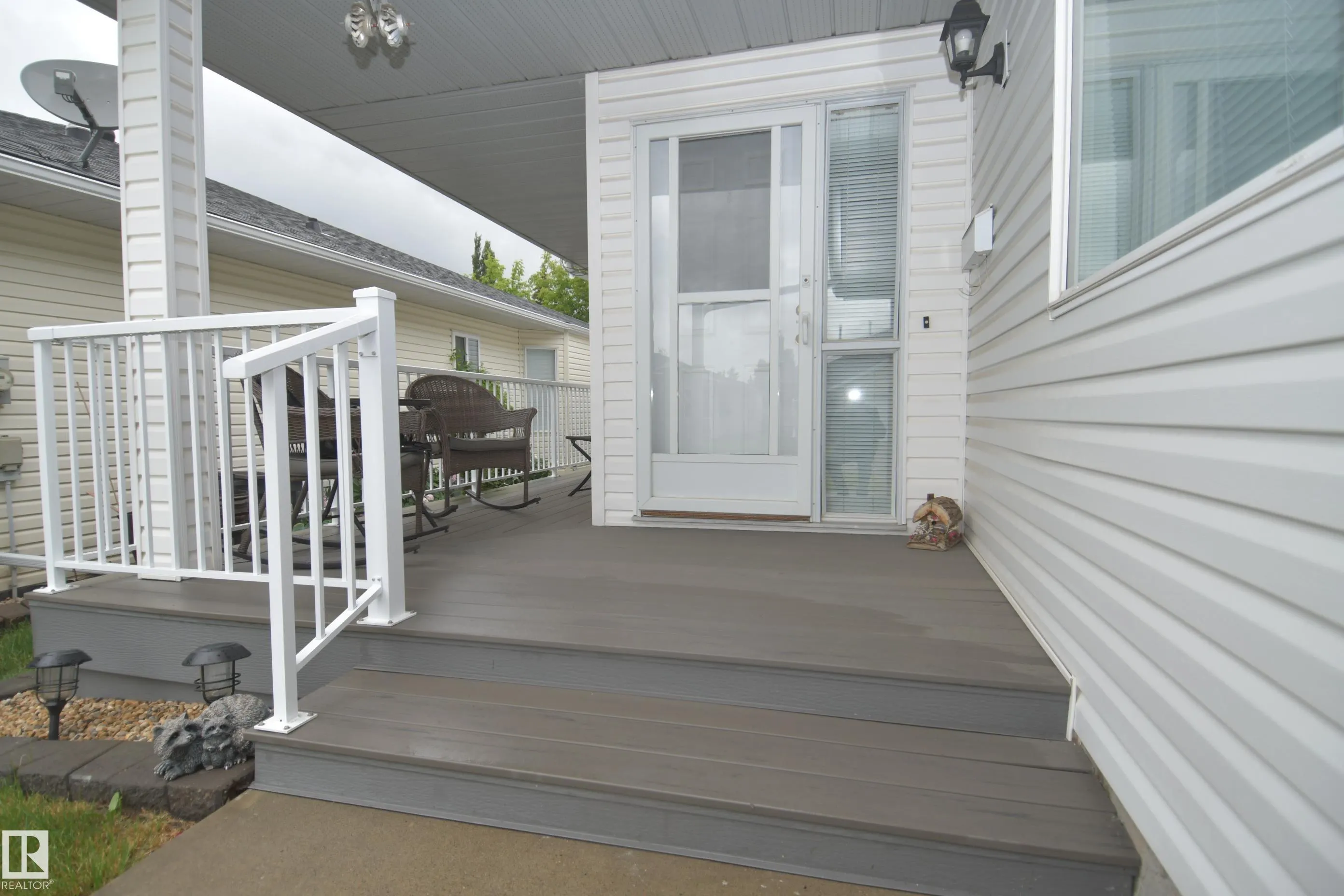 117 LAKESIDE Place