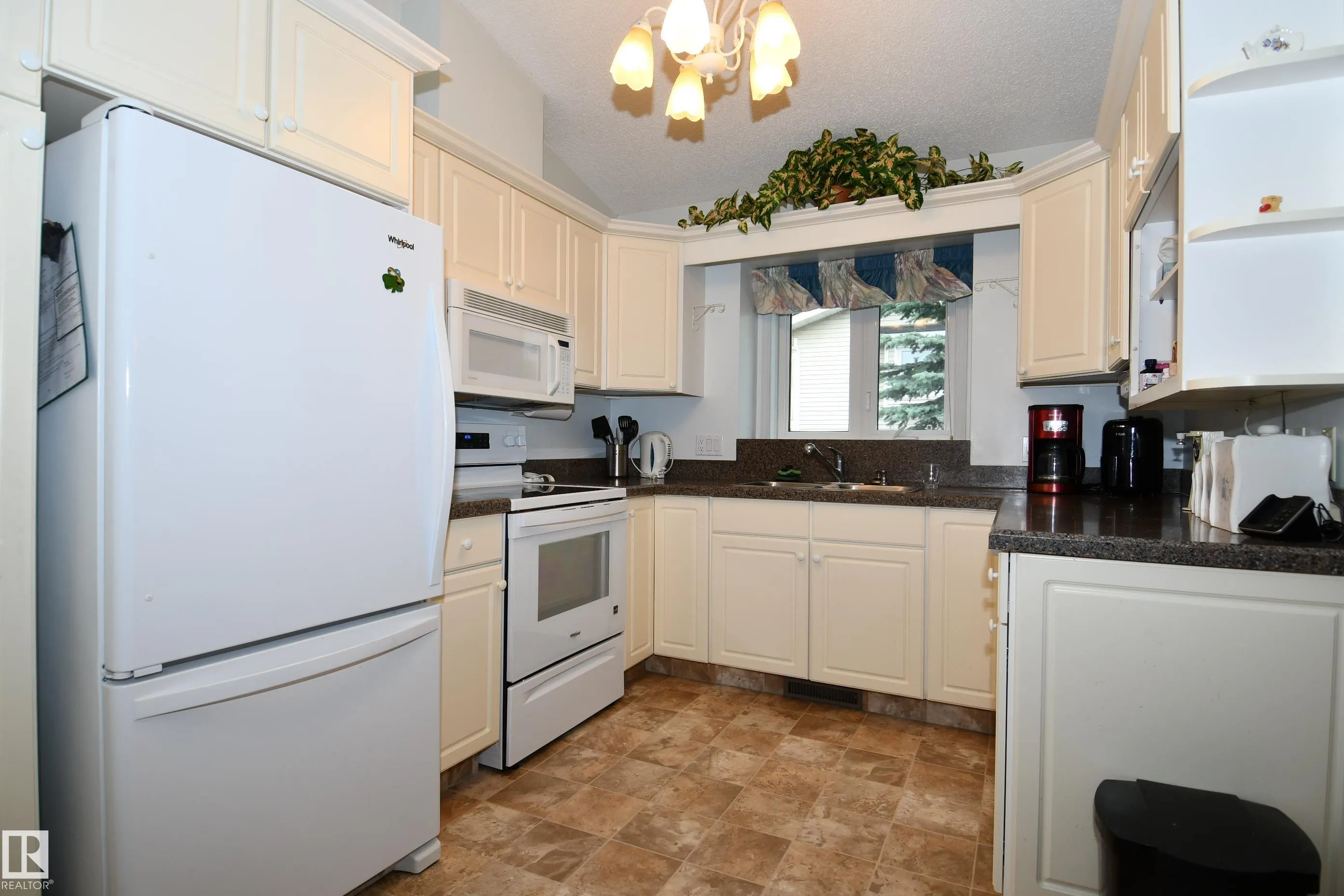 117 LAKESIDE Place