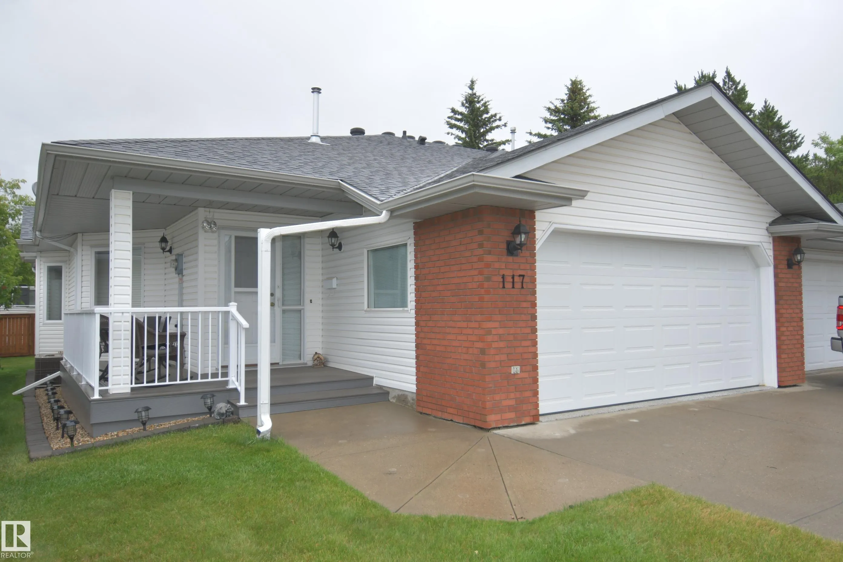 117 LAKESIDE Place